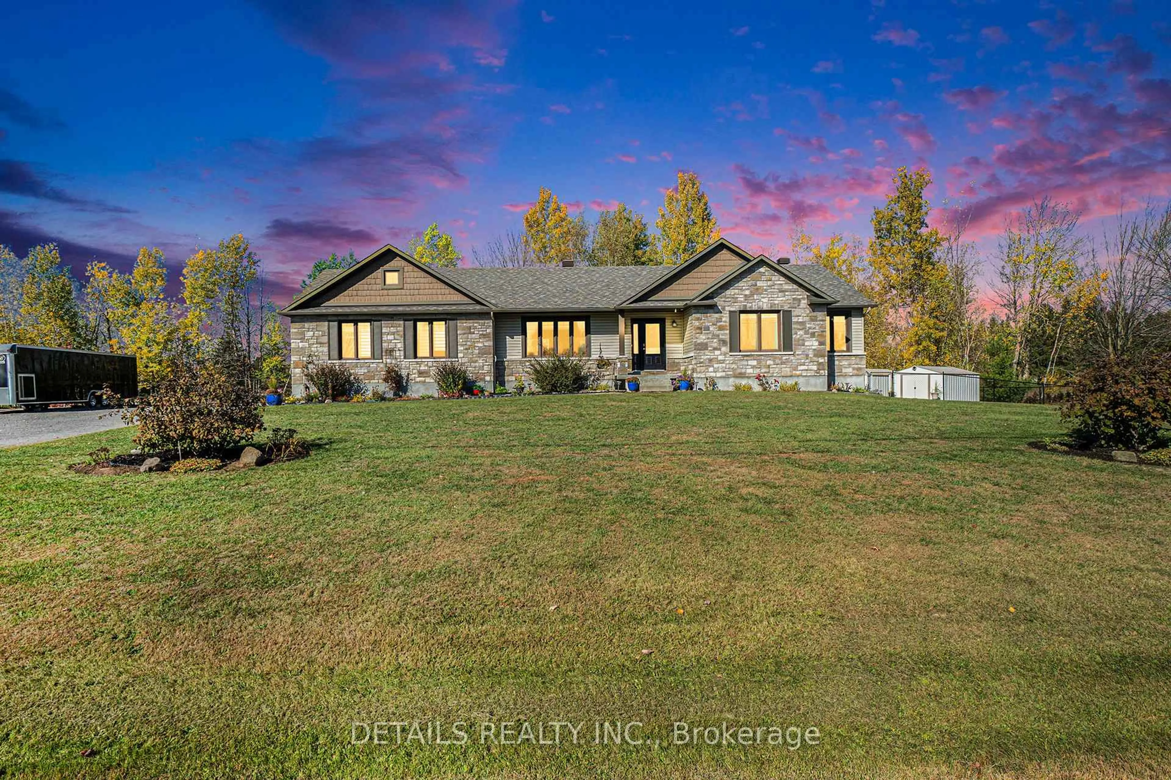 A pic from outside/outdoor area/front of a property/back of a property/a pic from drone, unknown for 2043 Paul Dr, Clarence-Rockland Ontario K0A 1E0