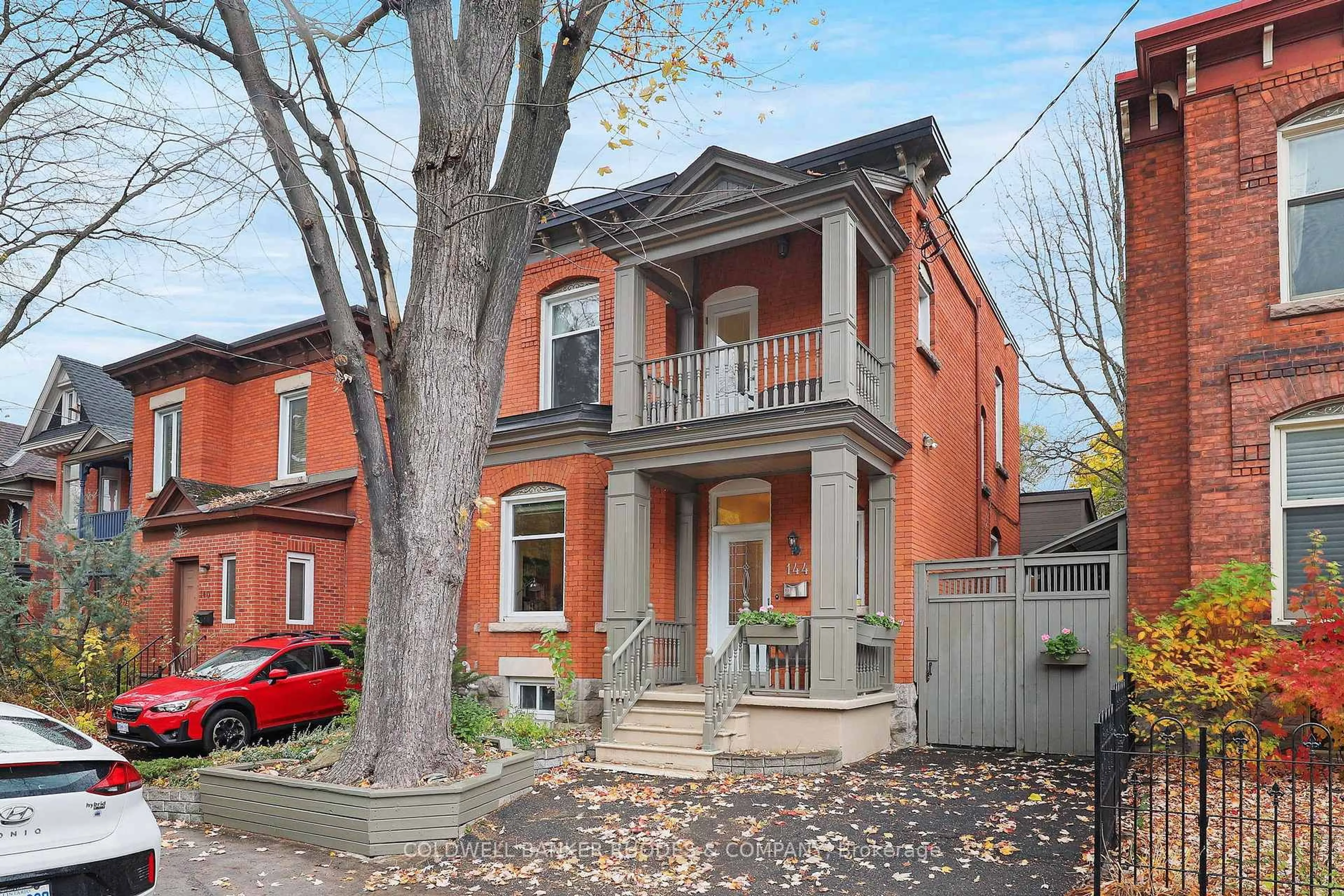 Home with brick exterior material, street for 144 Mcleod St, Ottawa Ontario K2P 0Z7