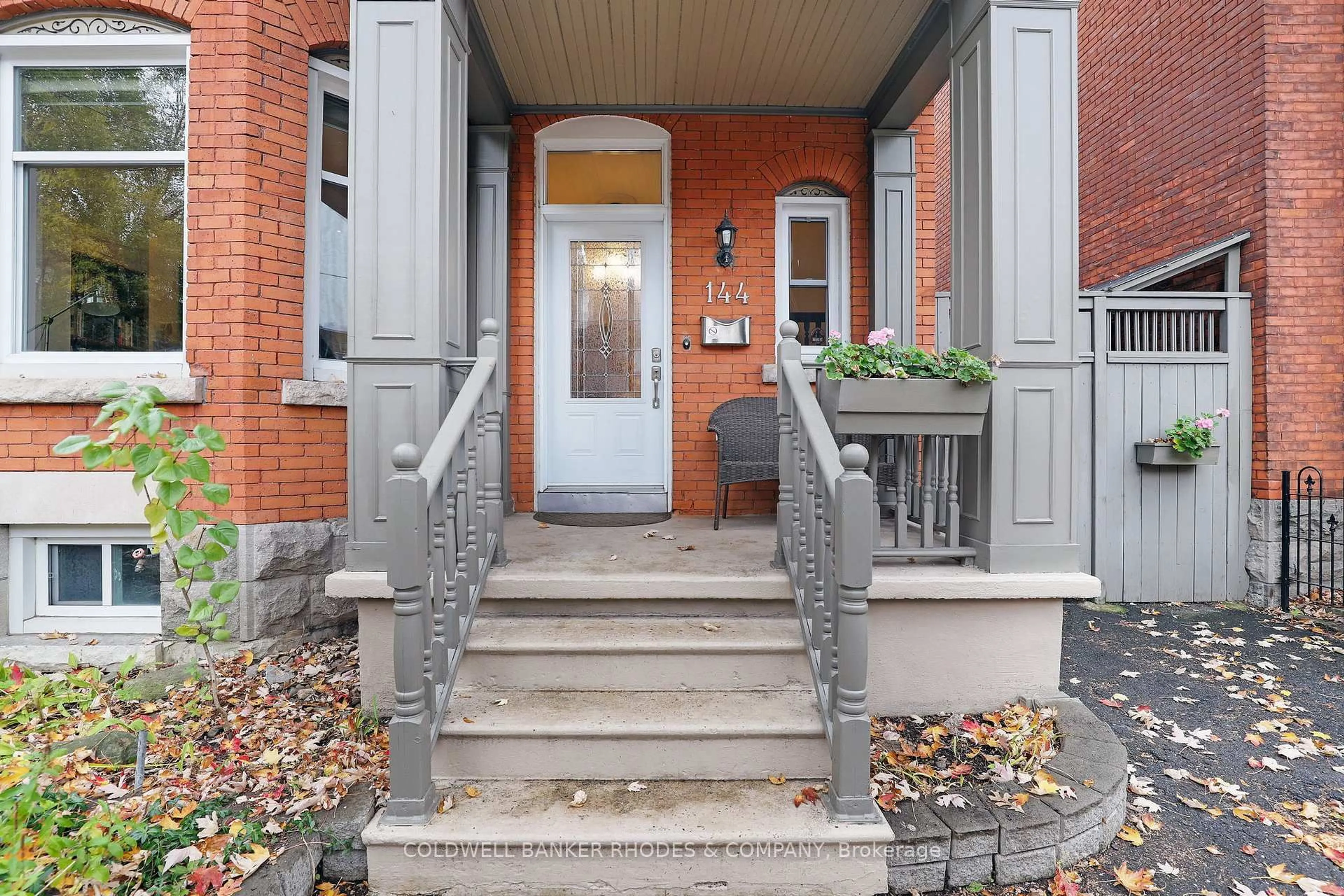 Unknown for 144 Mcleod St, Ottawa Ontario K2P 0Z7