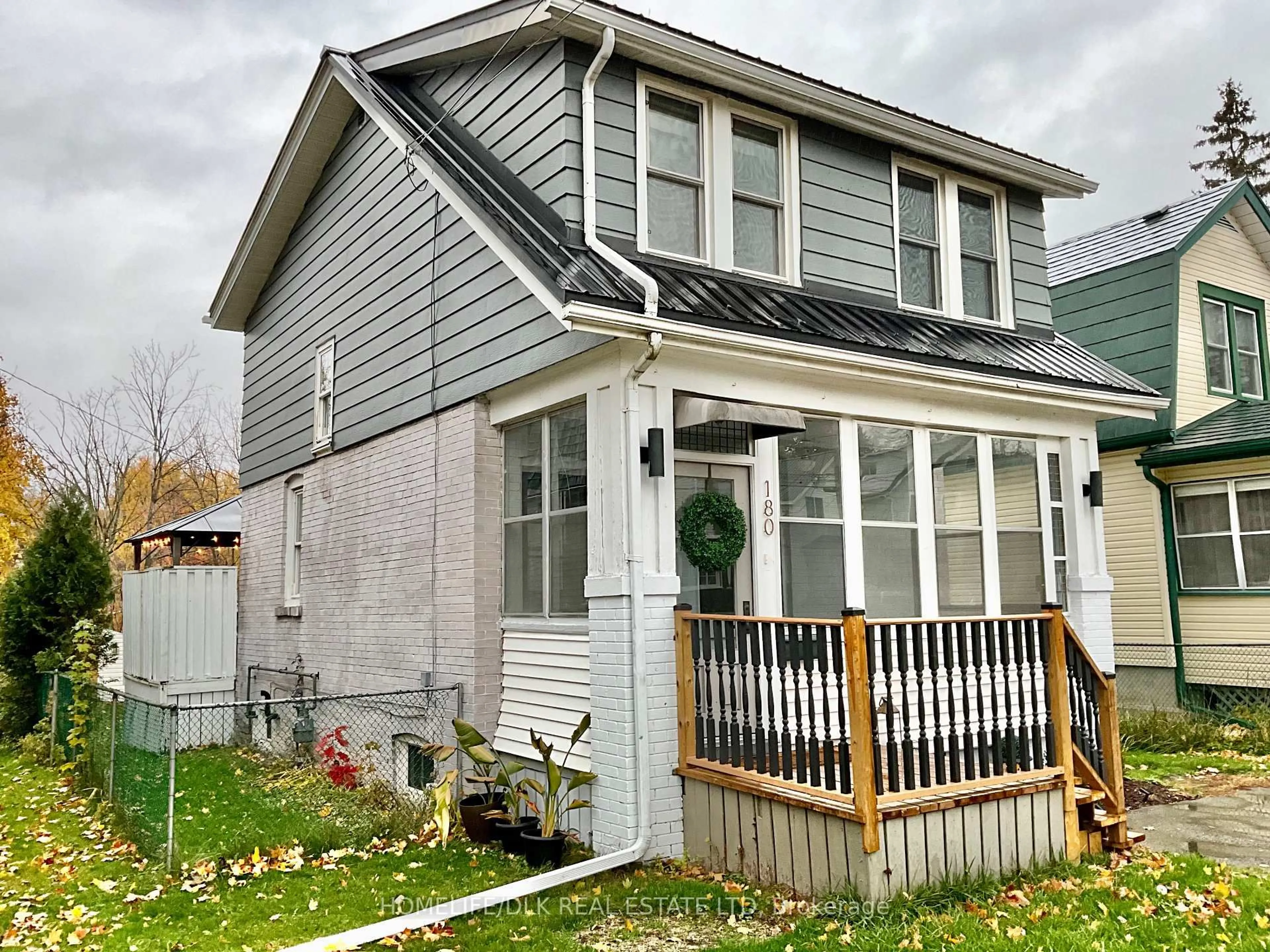 Home with vinyl exterior material, street for 180 Pearl St, Brockville Ontario K6V 4C8