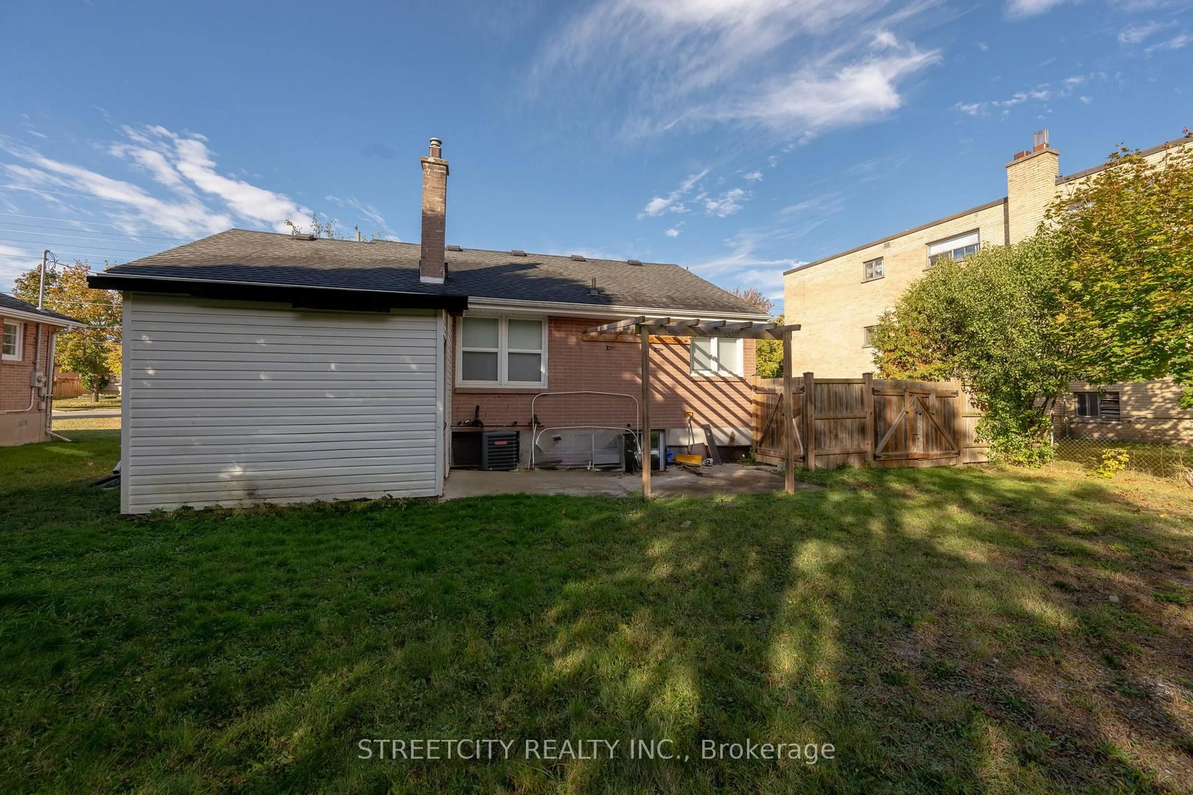 A pic from outside/outdoor area/front of a property/back of a property/a pic from drone, street for 312 Fairview Ave, London South Ontario N6C 4T8