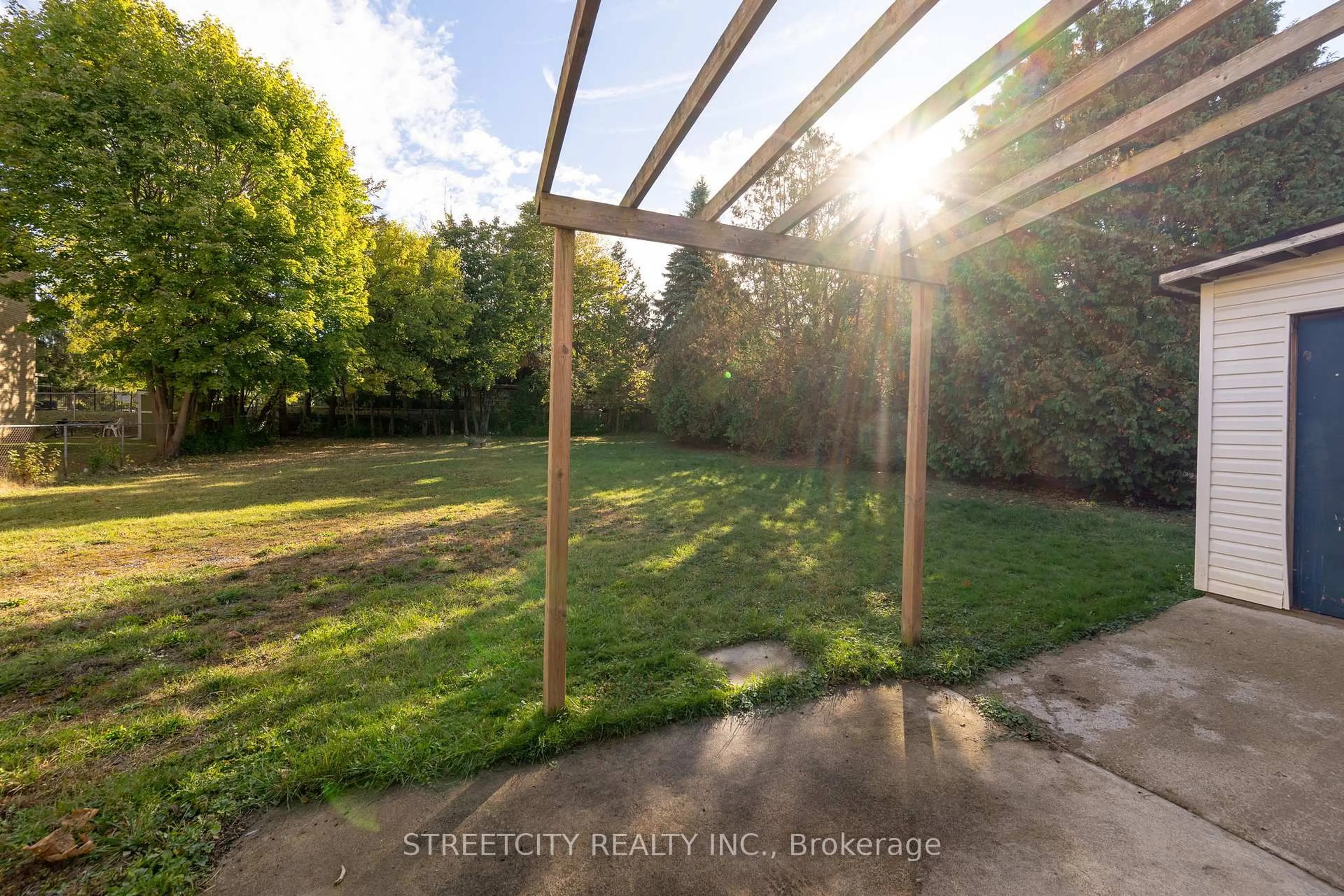 A pic from outside/outdoor area/front of a property/back of a property/a pic from drone, street for 312 Fairview Ave, London South Ontario N6C 4T8