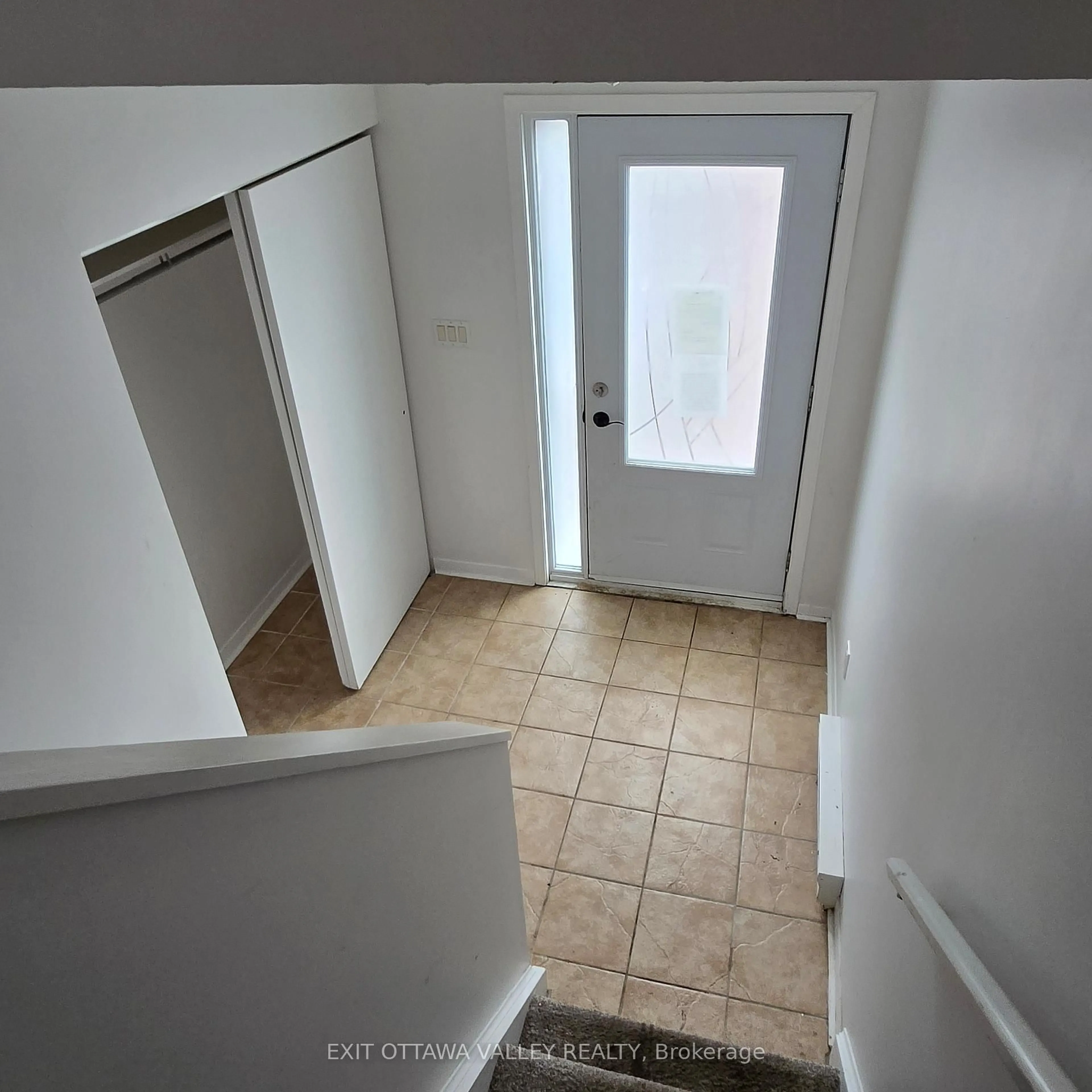 Unknown for 10 Charles St #3, Arnprior Ontario K7S 1A7