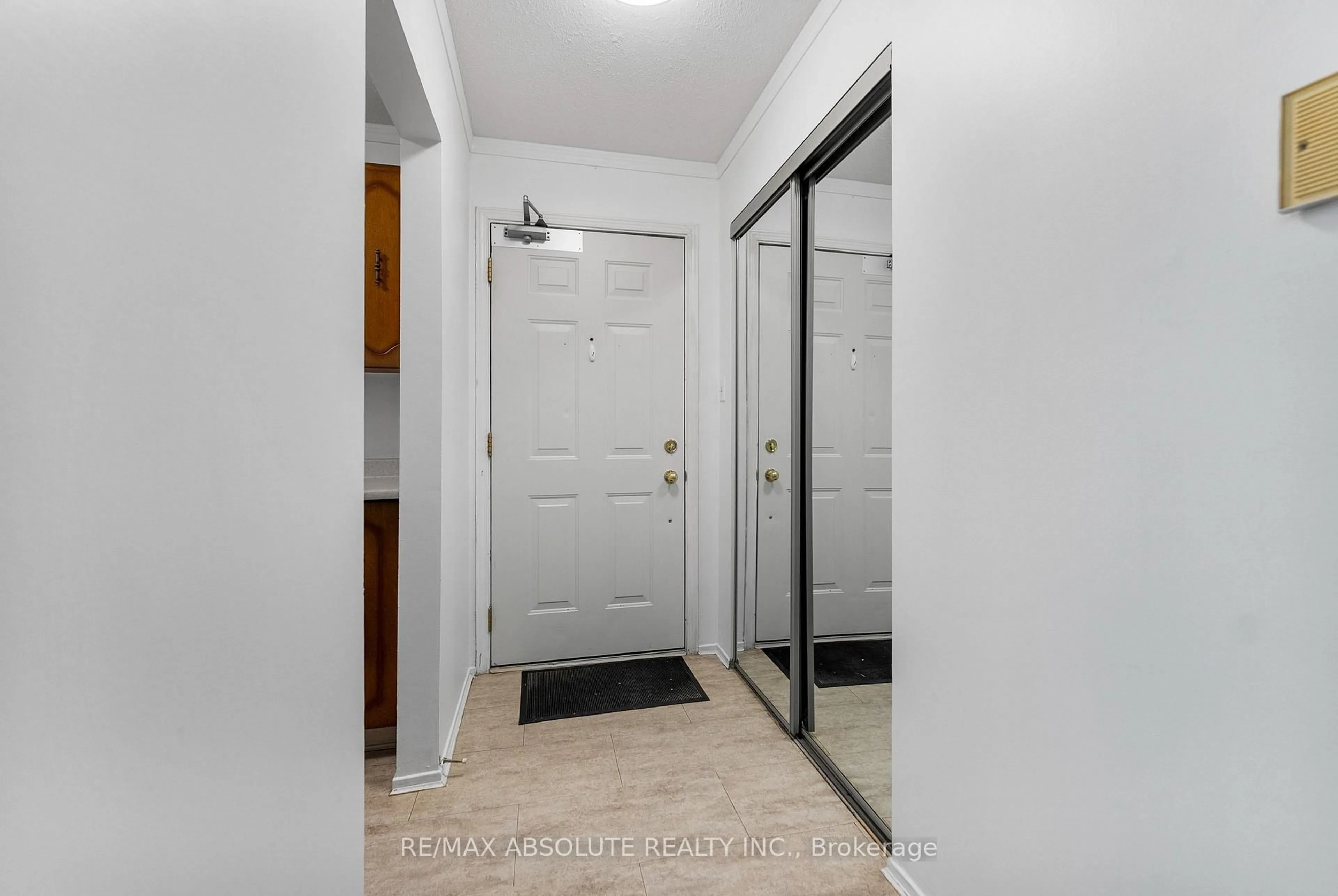 Indoor entryway for 190 Elgin St #203, Arnprior Ontario K7S 1P1