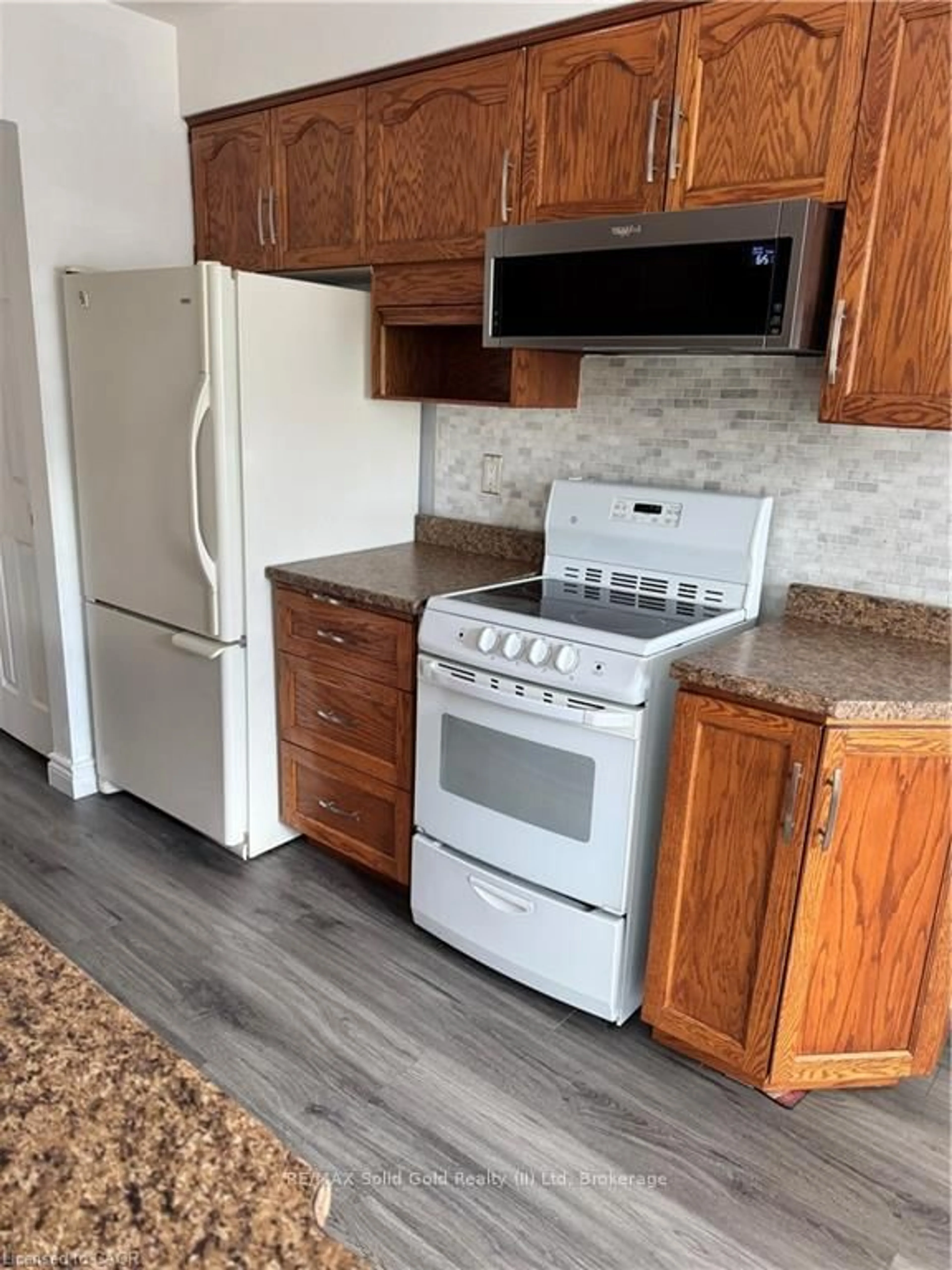 Standard kitchen, wood/laminate floor for 300 Traynor Ave #4, Kitchener Ontario N2C 2J1