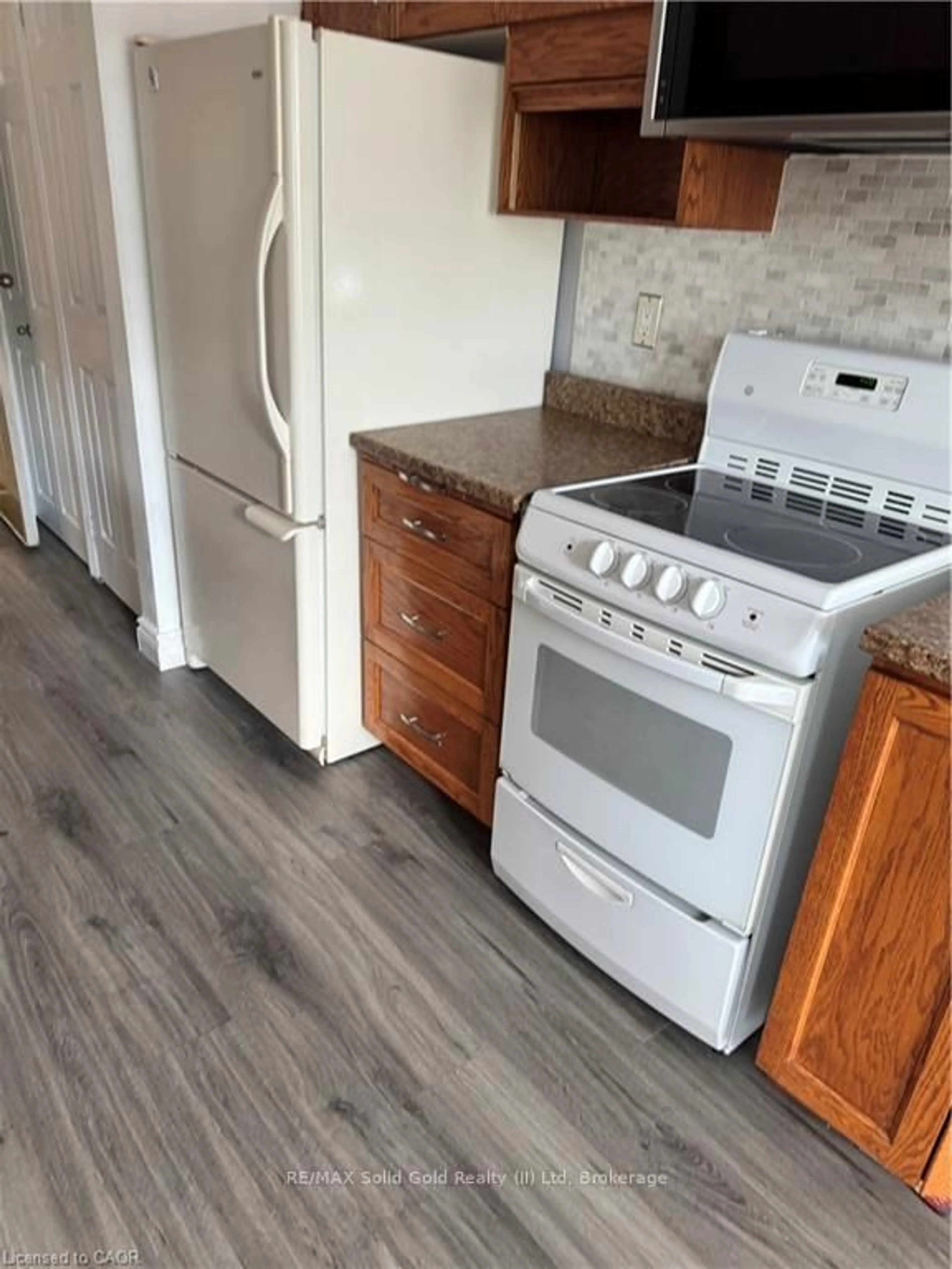 Standard kitchen, unknown for 300 Traynor Ave #4, Kitchener Ontario N2C 2J1