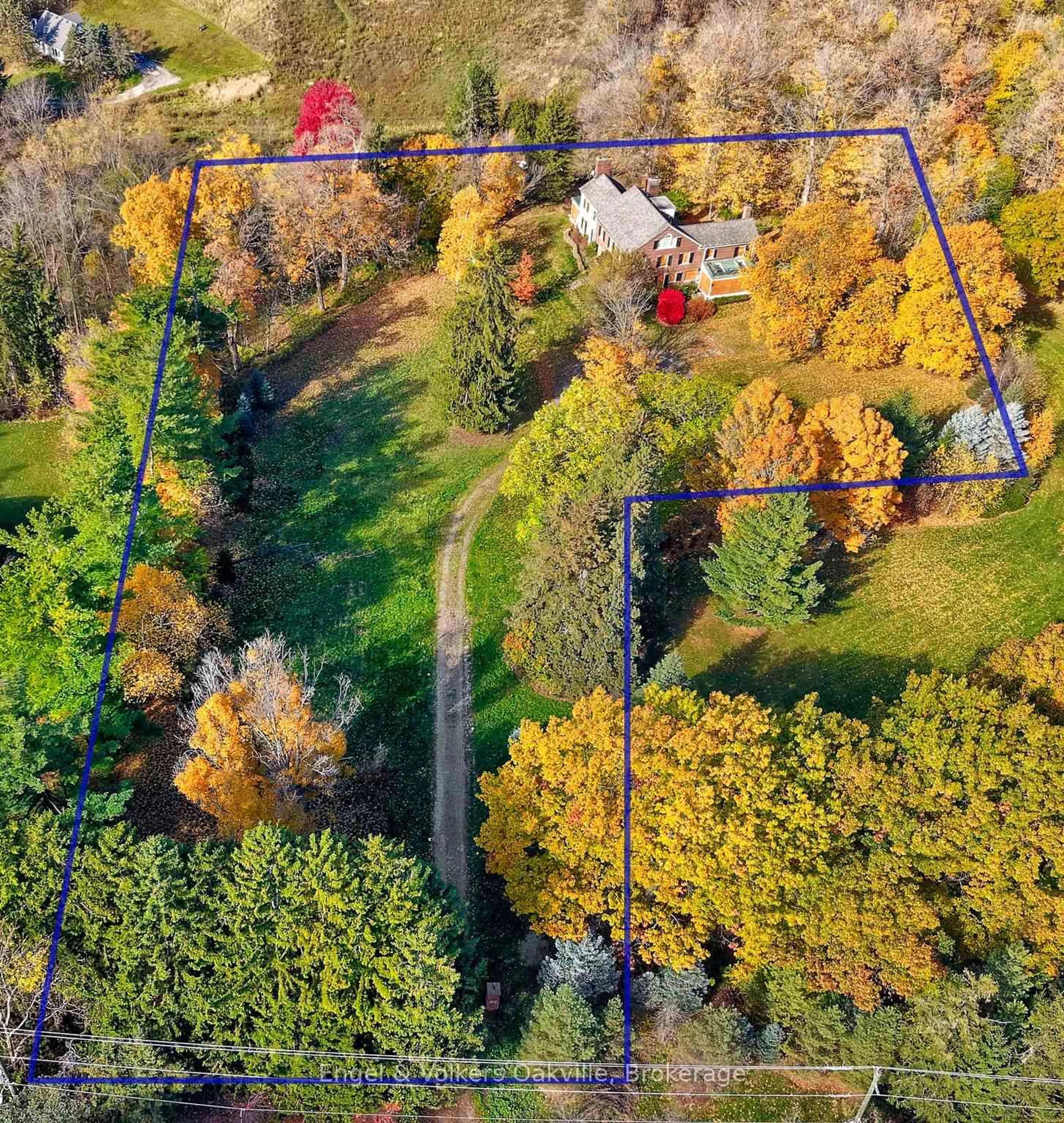 A pic from outside/outdoor area/front of a property/back of a property/a pic from drone, forest/trees view for 345 Mountain Brow Rd, Hamilton Ontario L7R 3X5