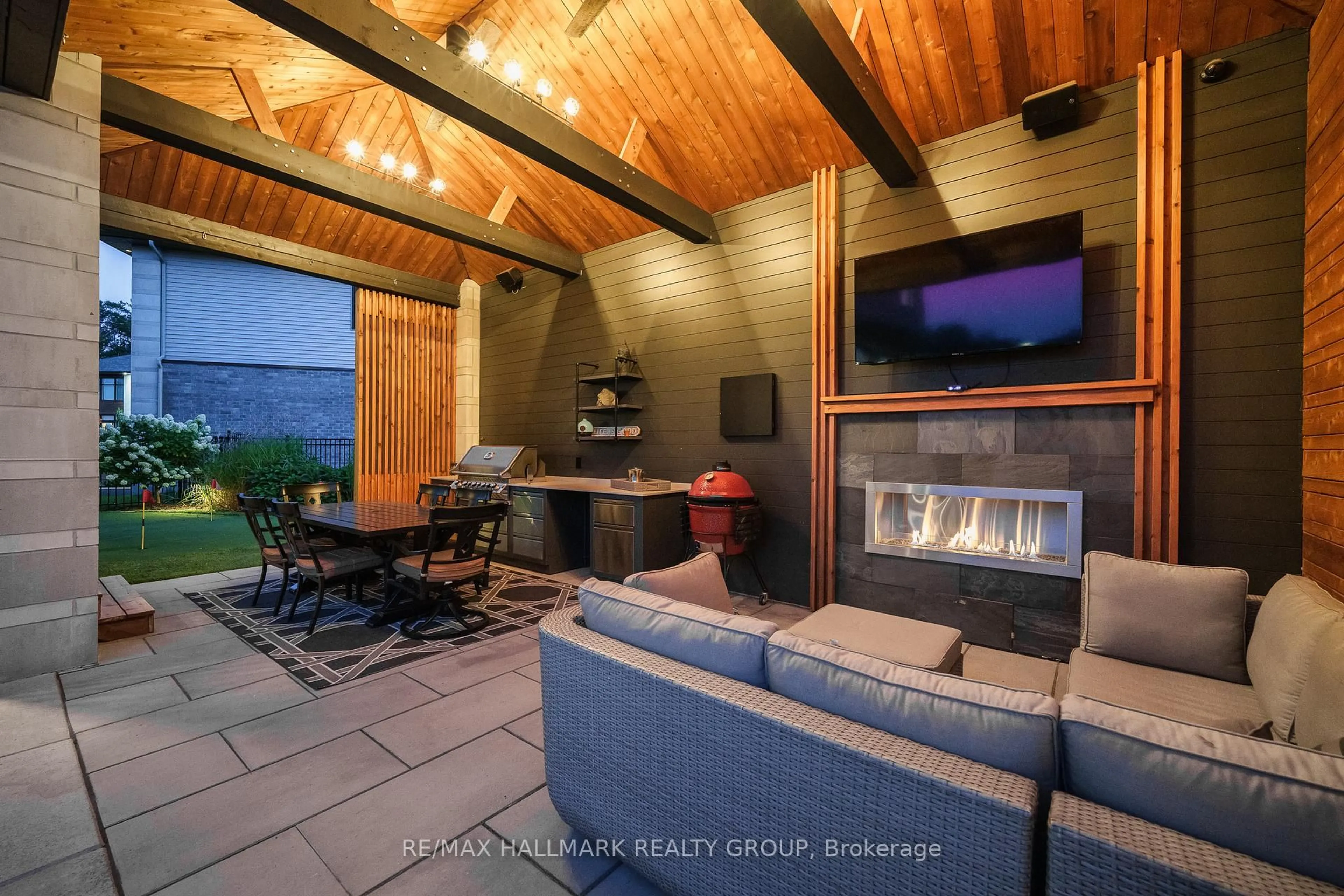 Patio, water/lake/river/ocean view for 120 Des Tournesols Crt, Ottawa Ontario K1W 0J2