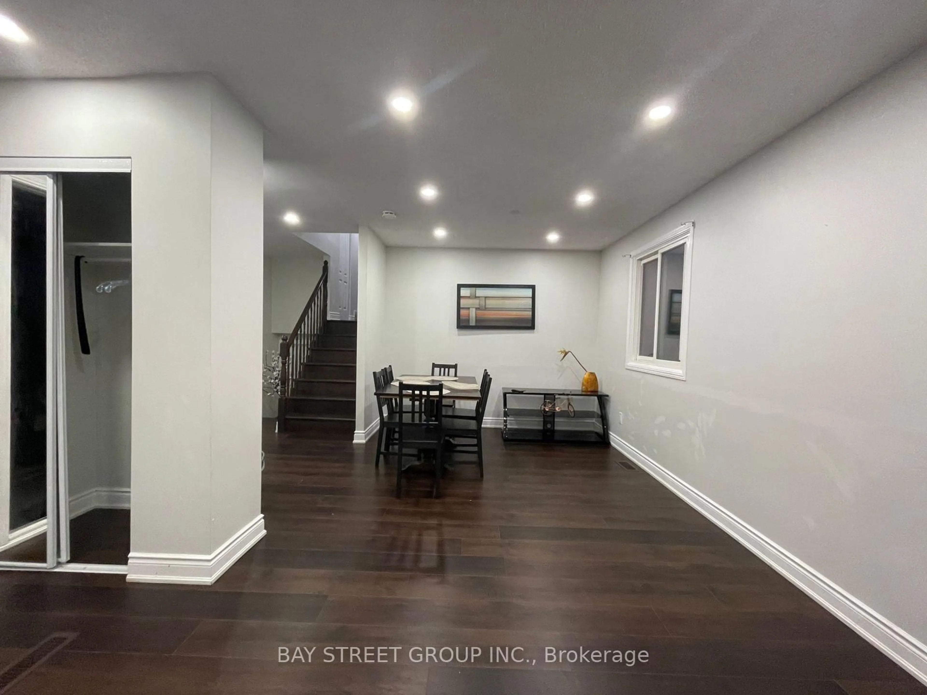 Unknown for 11 Drakes Dr, Hamilton Ontario L6K 3J7