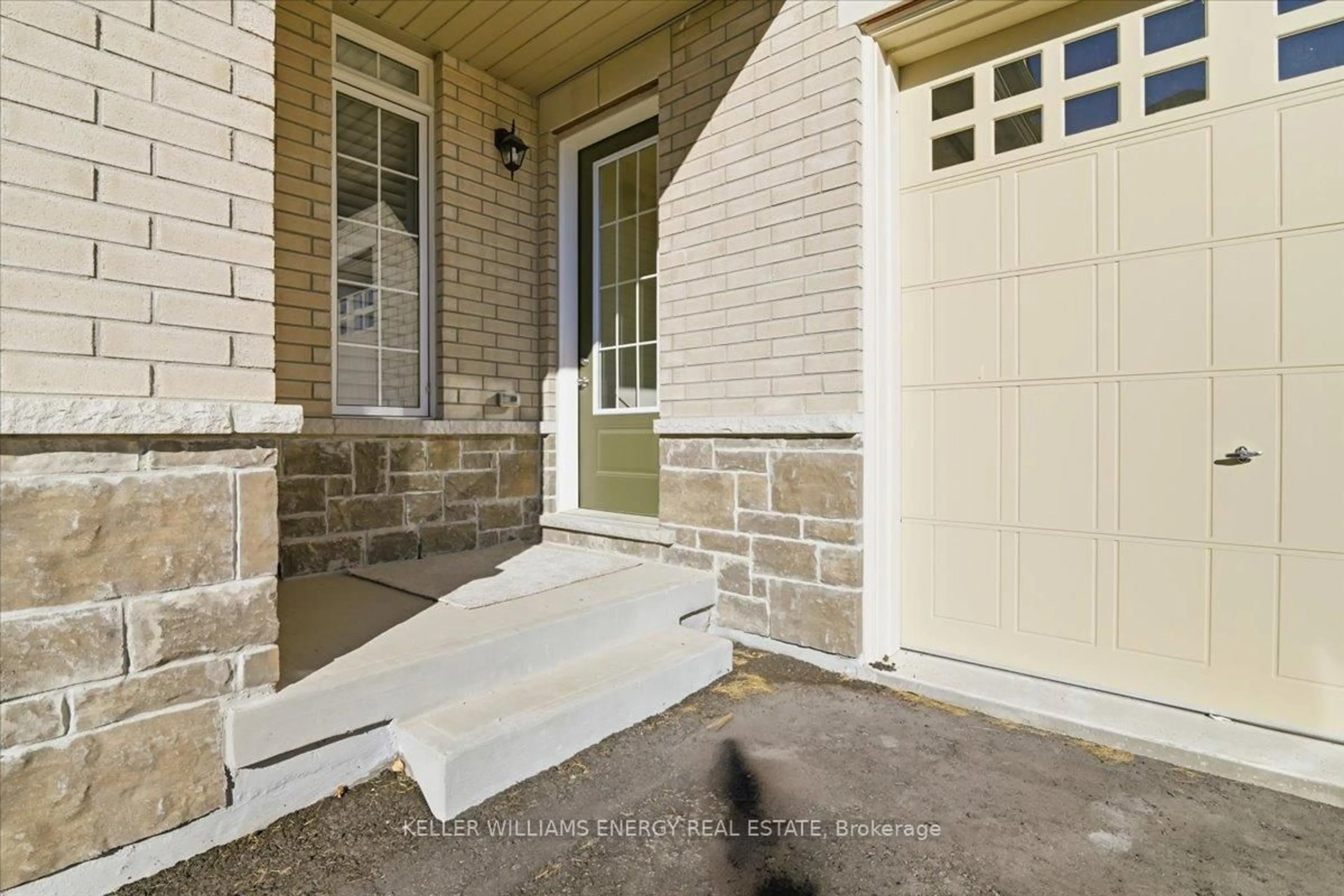 Indoor entryway for 48 Golden Meadows Dr, Otonabee-South Monaghan Ontario K9J 0K8