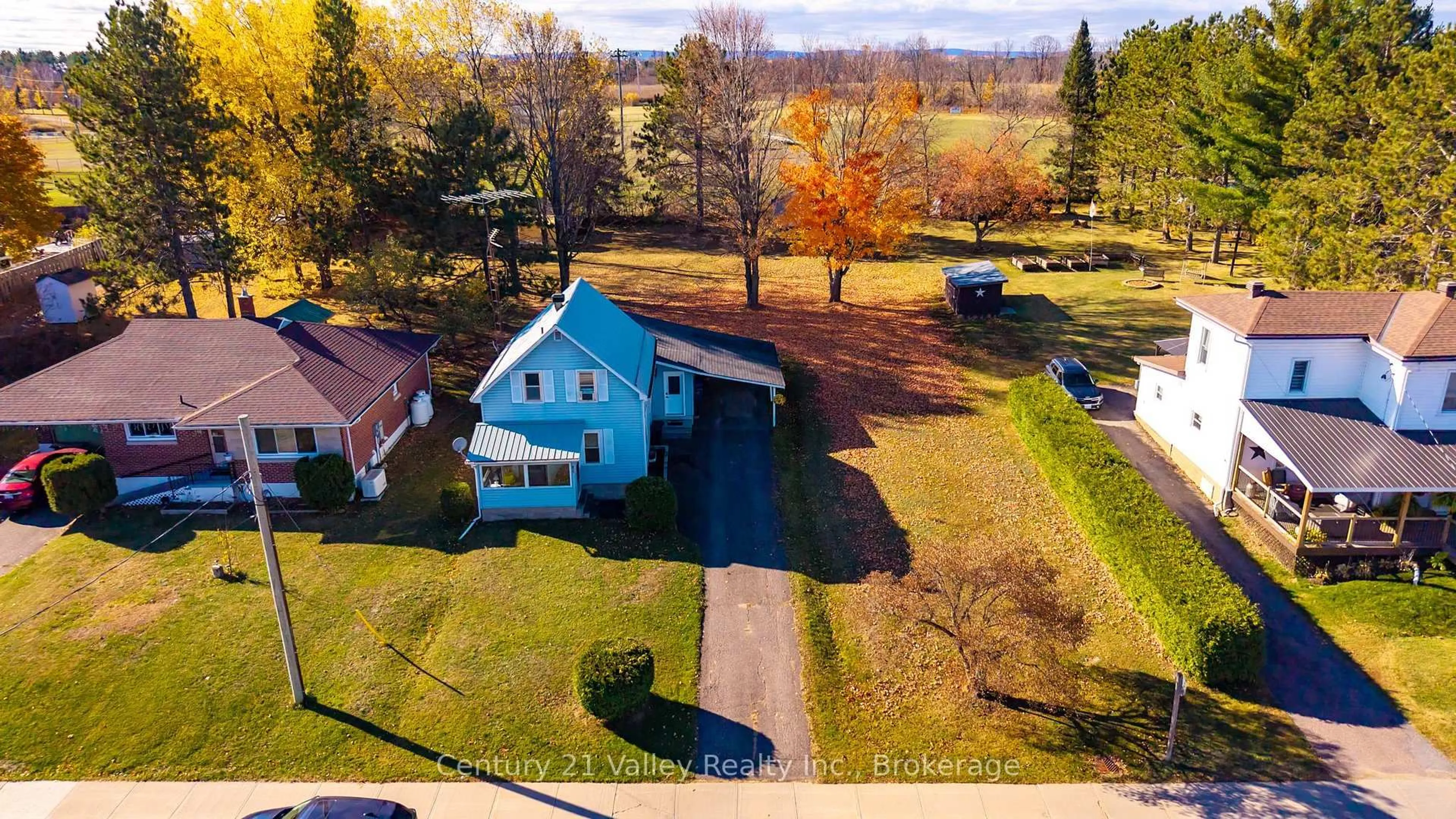 A pic from outside/outdoor area/front of a property/back of a property/a pic from drone, unknown for 122 Alice St, Eganville Ontario K0J 1T0