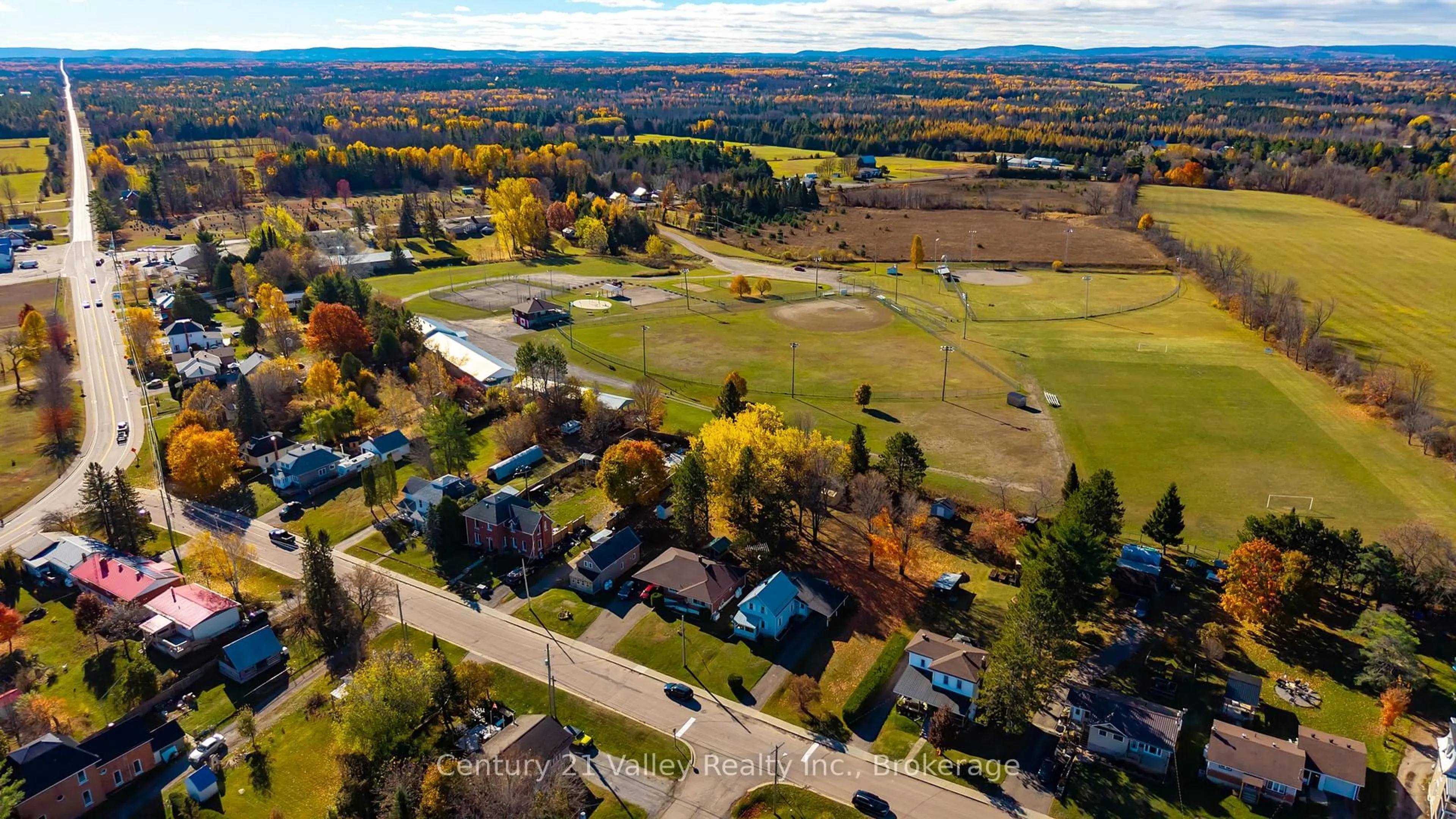 A pic from outside/outdoor area/front of a property/back of a property/a pic from drone, unknown for 122 Alice St, Eganville Ontario K0J 1T0