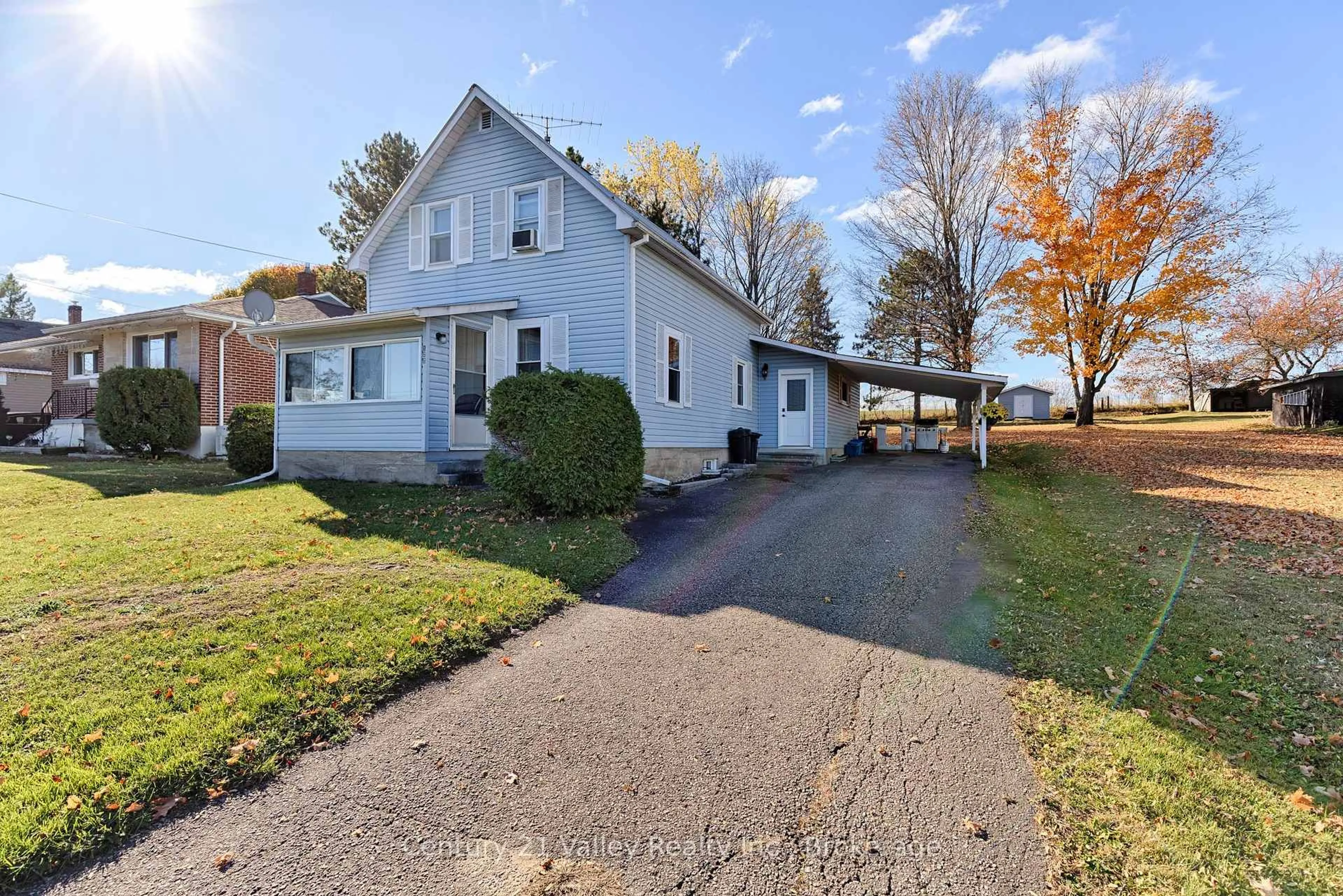 A pic from outside/outdoor area/front of a property/back of a property/a pic from drone, street for 122 Alice St, Eganville Ontario K0J 1T0