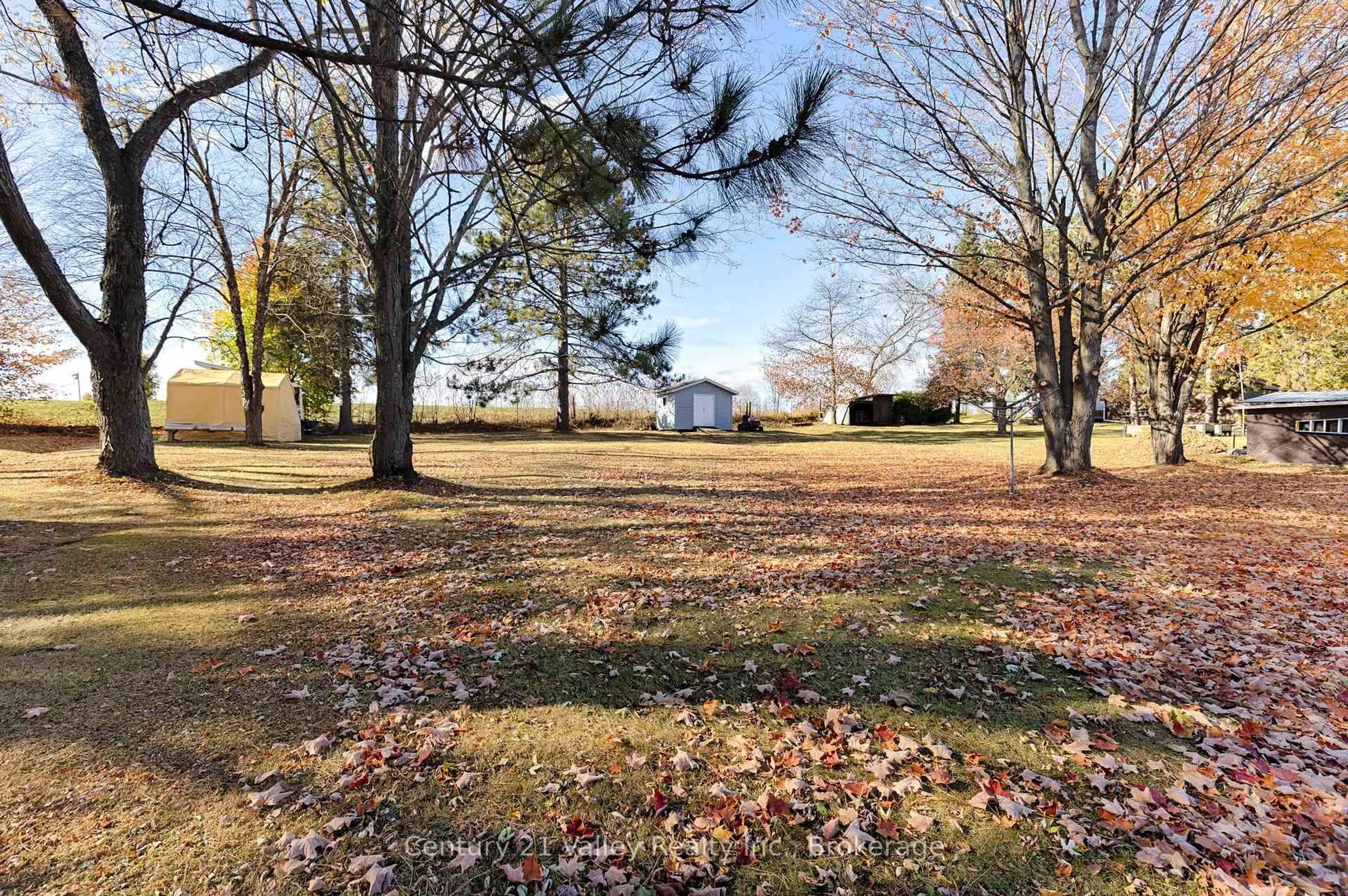 A pic from outside/outdoor area/front of a property/back of a property/a pic from drone, unknown for 122 Alice St, Eganville Ontario K0J 1T0
