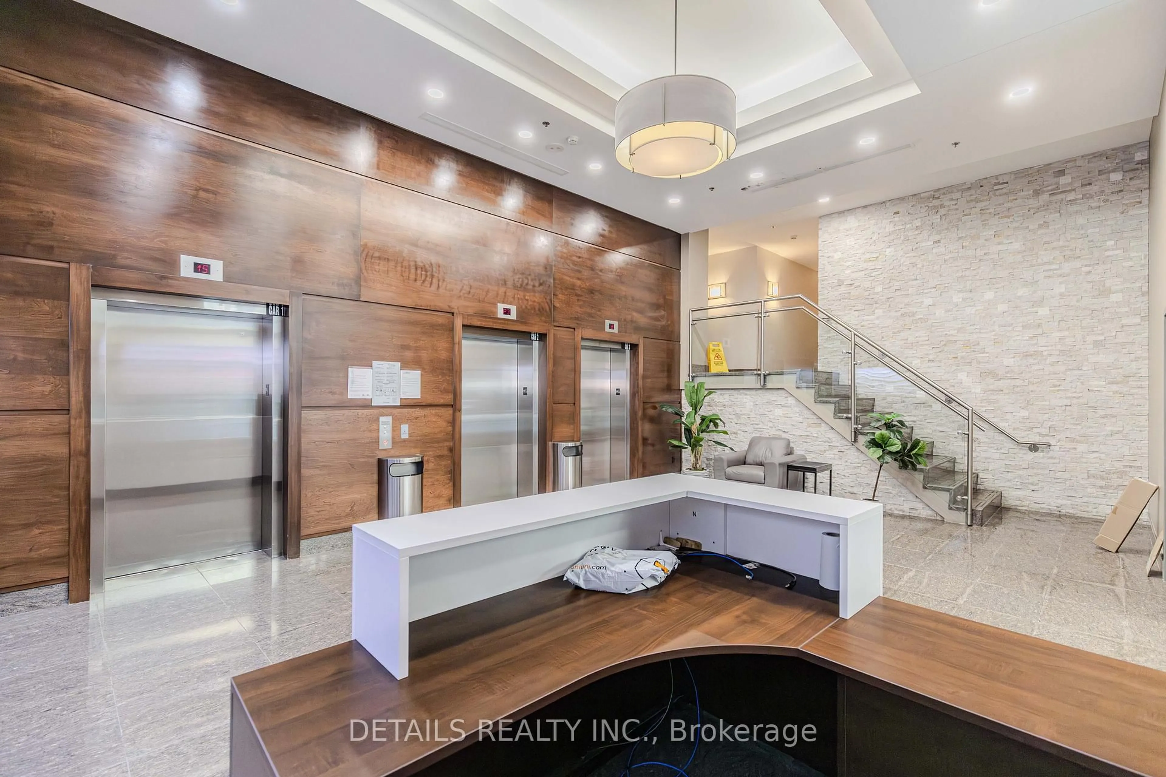 Unknown for 238 Besserer St #717, Ottawa Ontario K1N 6B1