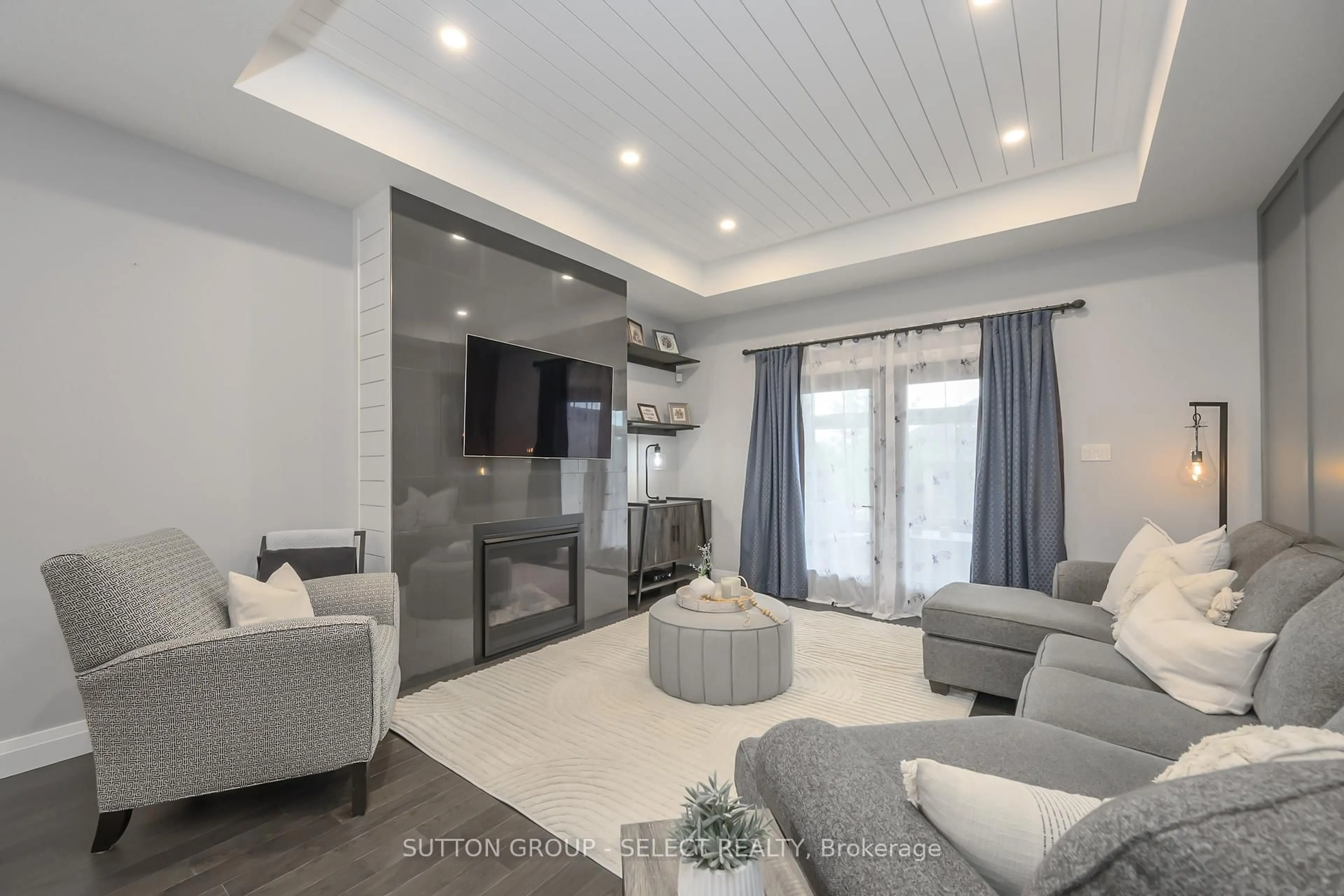 Living room with furniture, unknown for 697 Barker St, Strathroy-Caradoc Ontario N0L 1W0