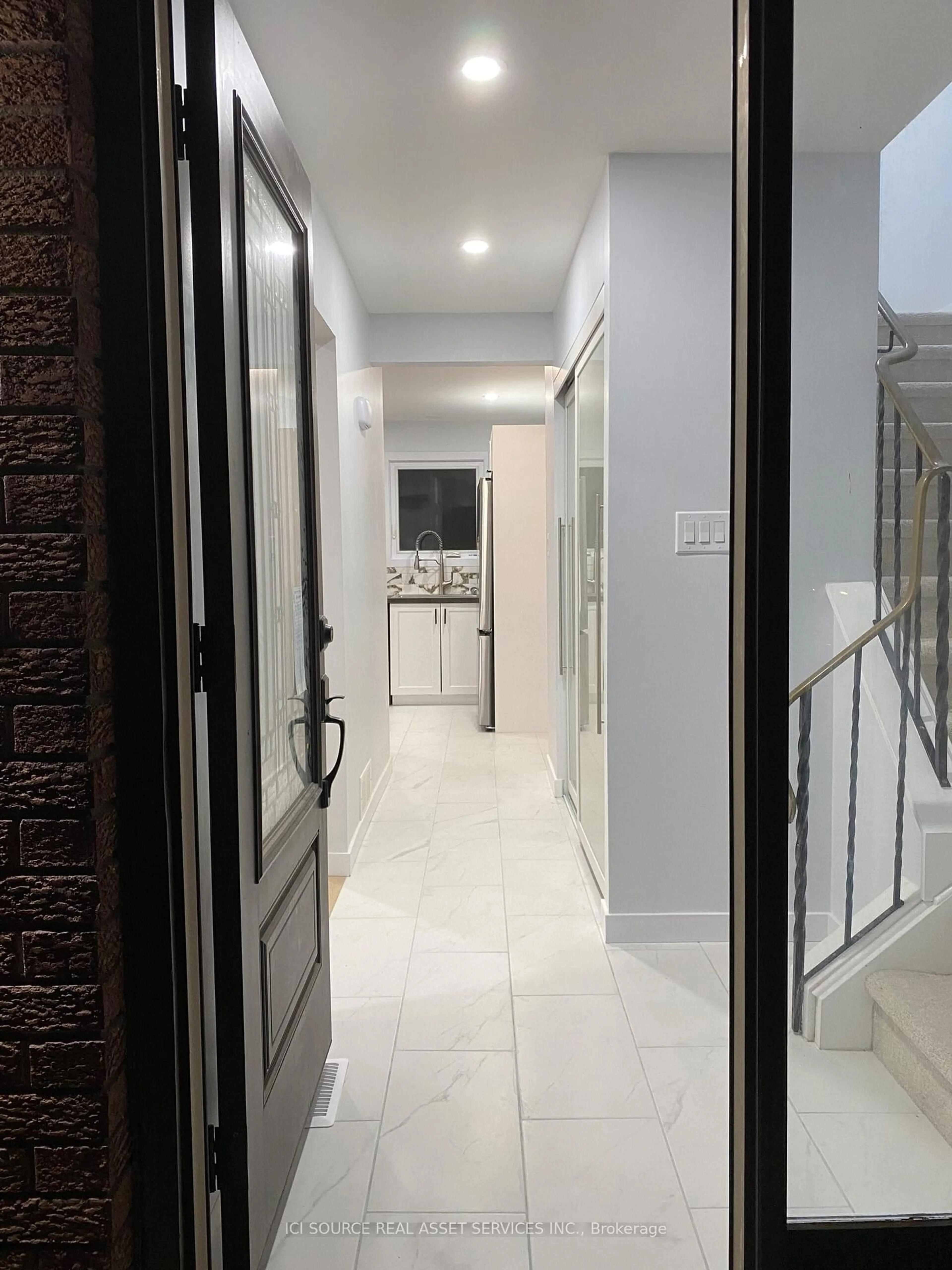 Indoor foyer for 15 Scharf Lane, Kanata Ontario K2L 2K3