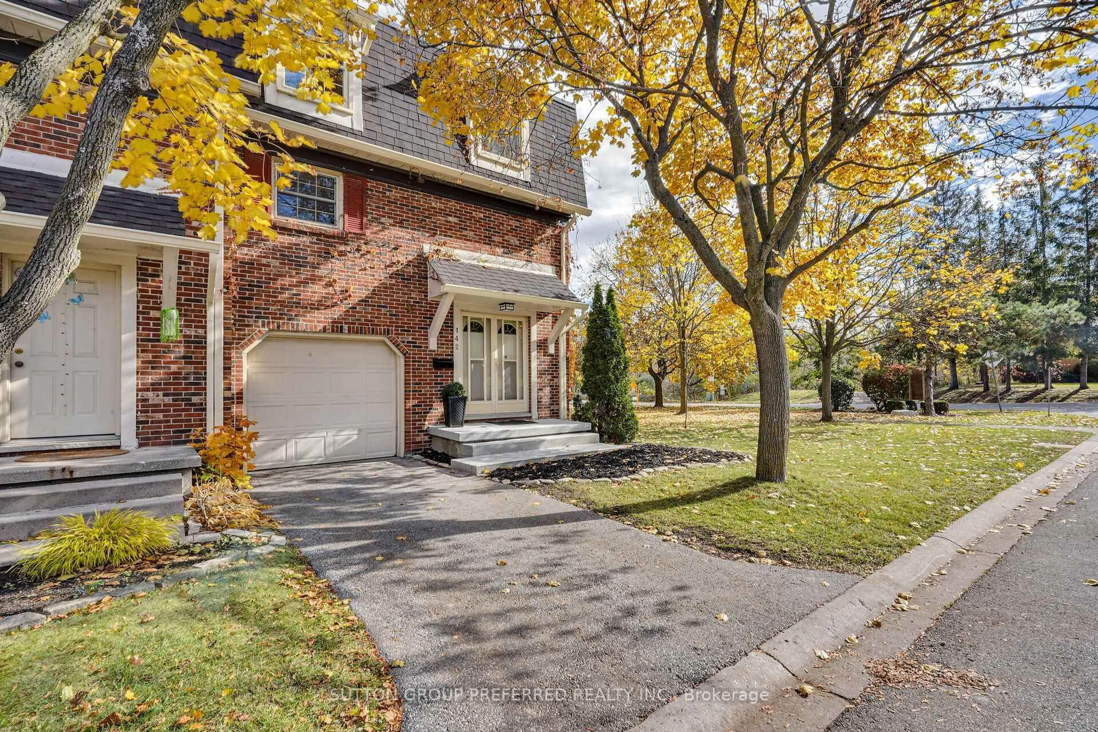 Home with brick exterior material, street for 900 POND VIEW Rd #142, London South Ontario N5Z 4L7