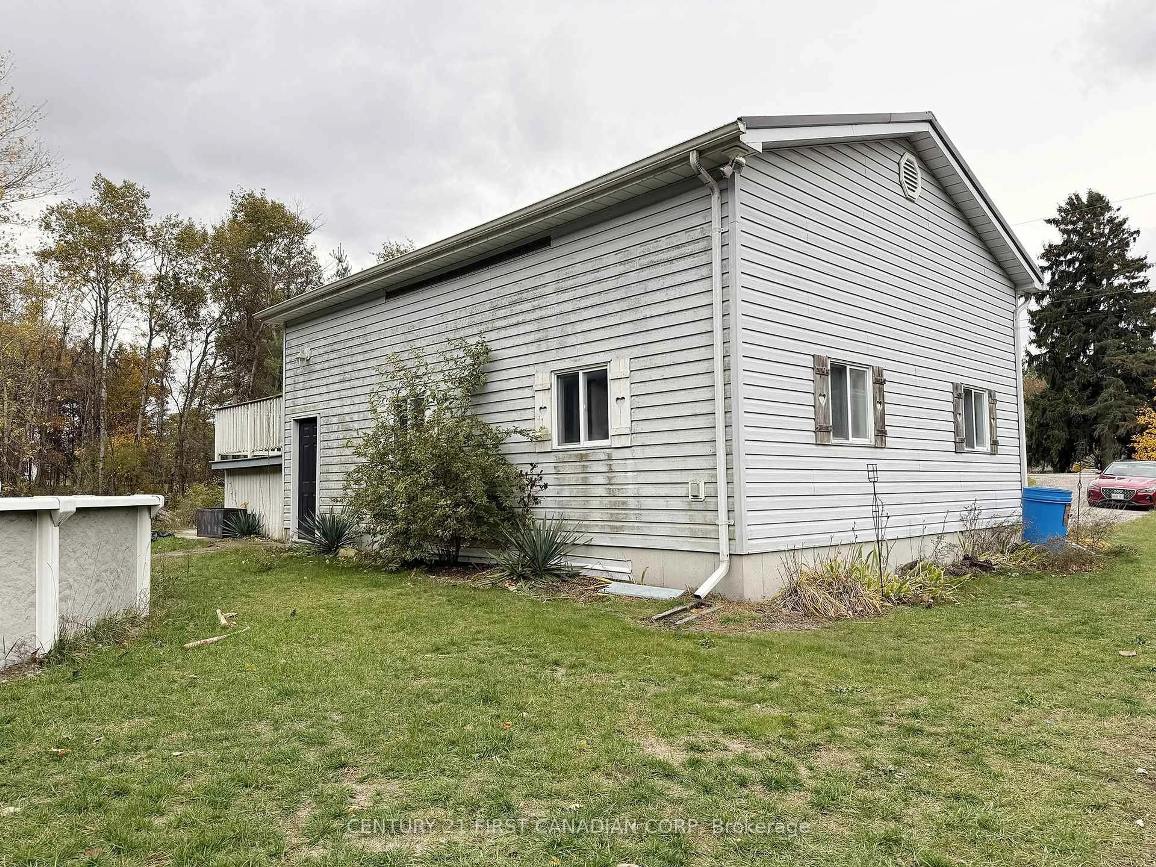 A pic from outside/outdoor area/front of a property/back of a property/a pic from drone, building for 291 24 Highway, Norfolk Ontario N0E 1X0