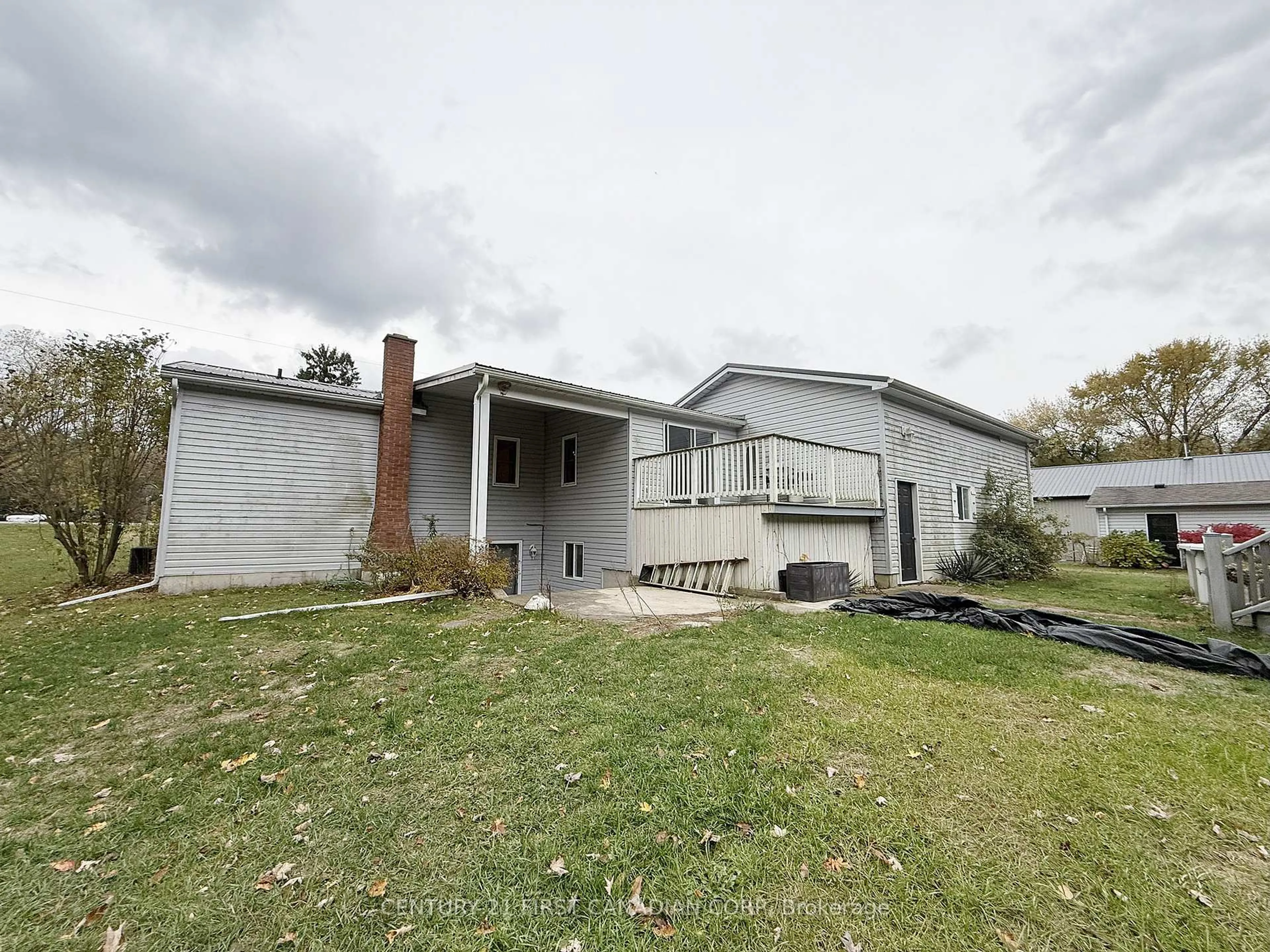 A pic from outside/outdoor area/front of a property/back of a property/a pic from drone, building for 291 24 Highway, Norfolk Ontario N0E 1X0