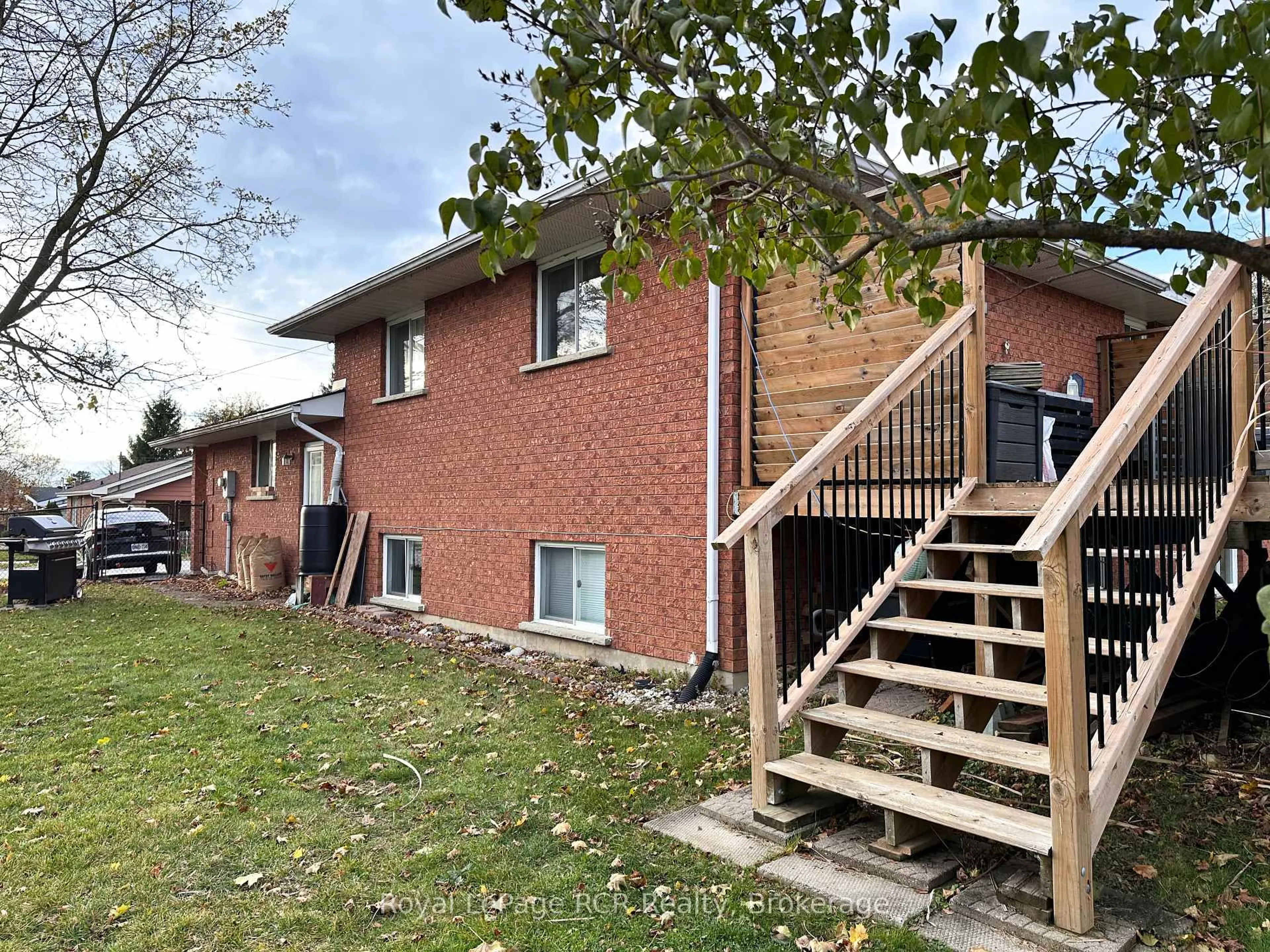 Unknown for 389 17th Ave, Hanover Ontario N4N 3A2