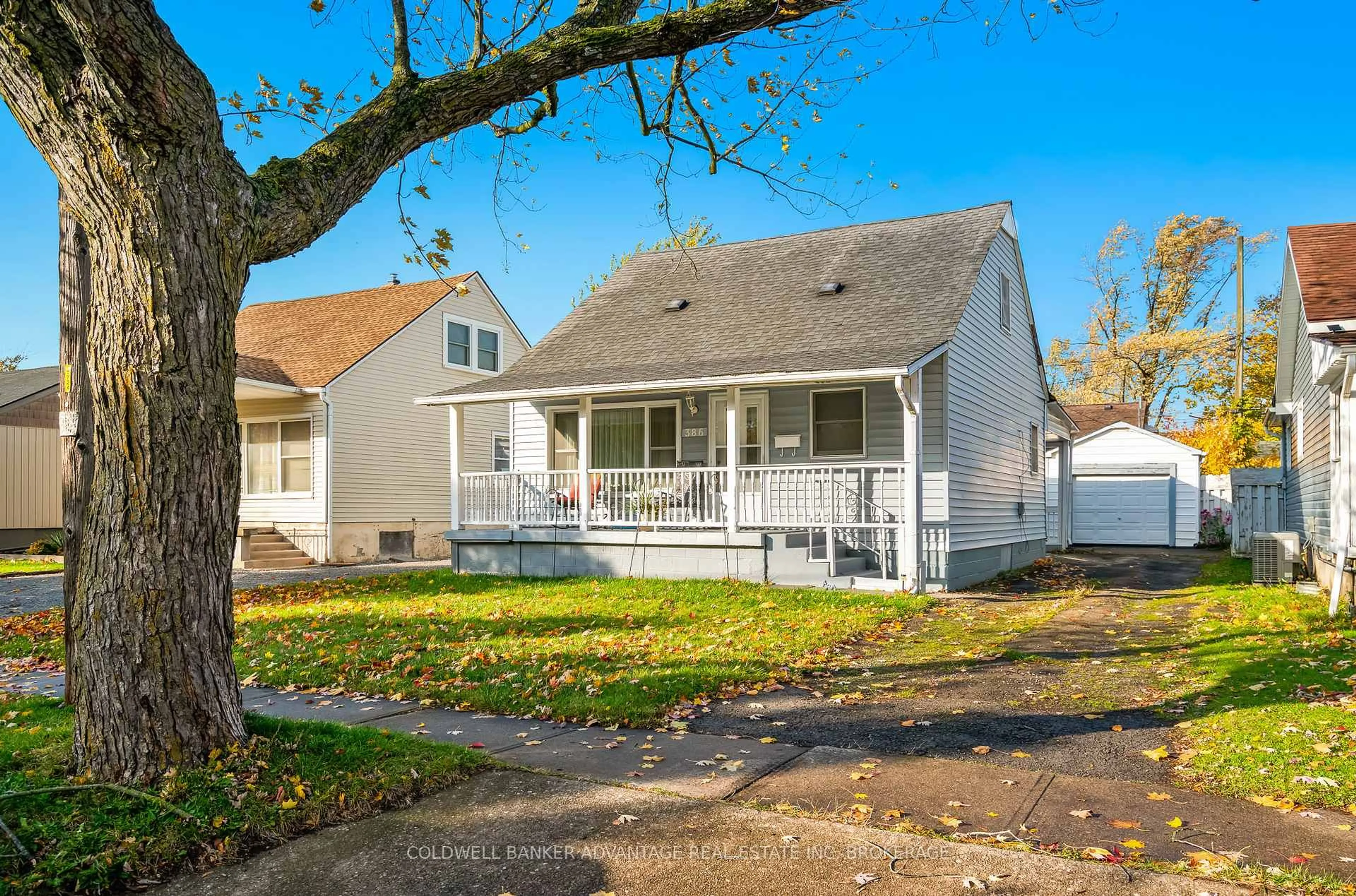 Home with vinyl exterior material, street for 386 Simpson Ave, Welland Ontario L3B 4Z2