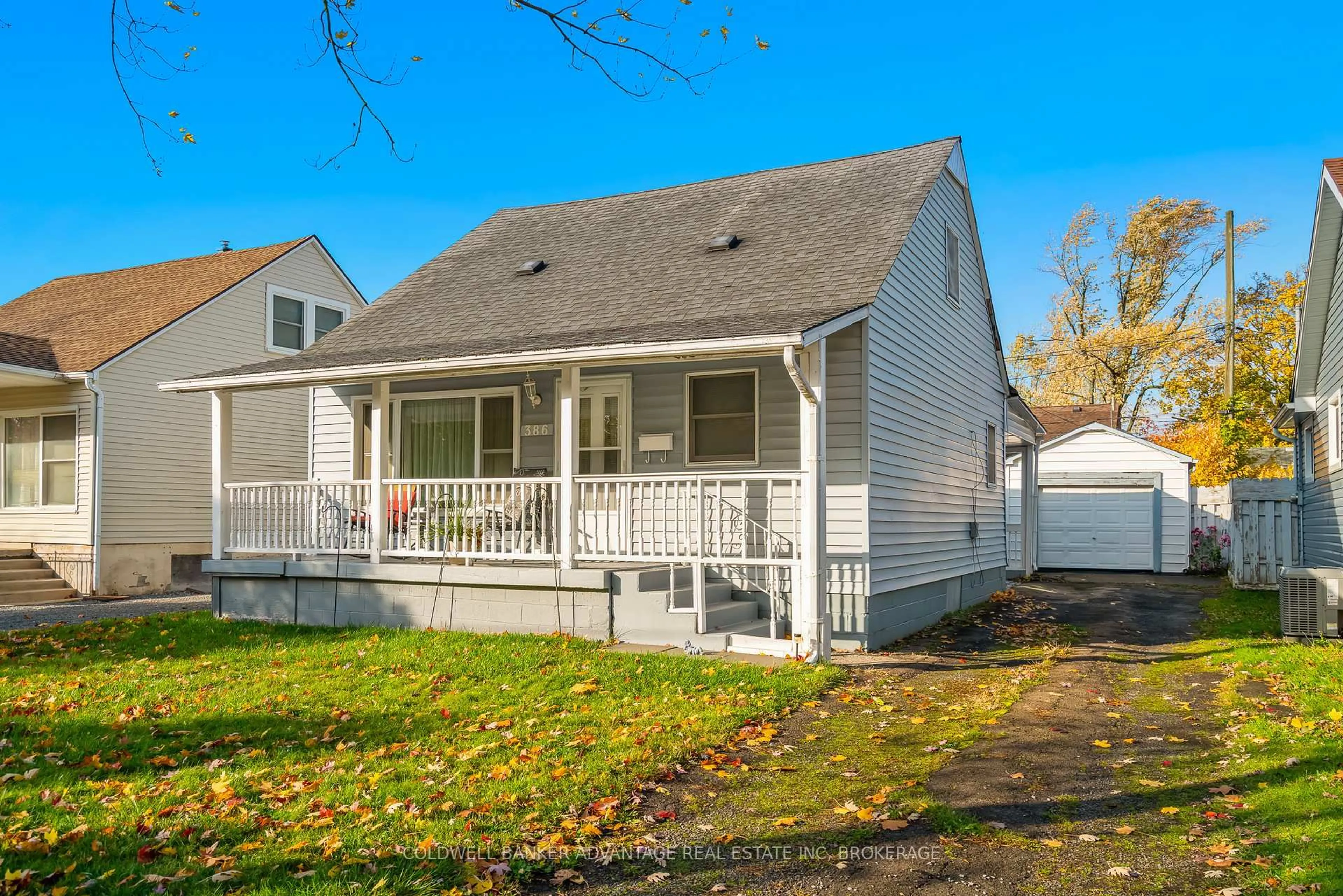 Home with vinyl exterior material, street for 386 Simpson Ave, Welland Ontario L3B 4Z2