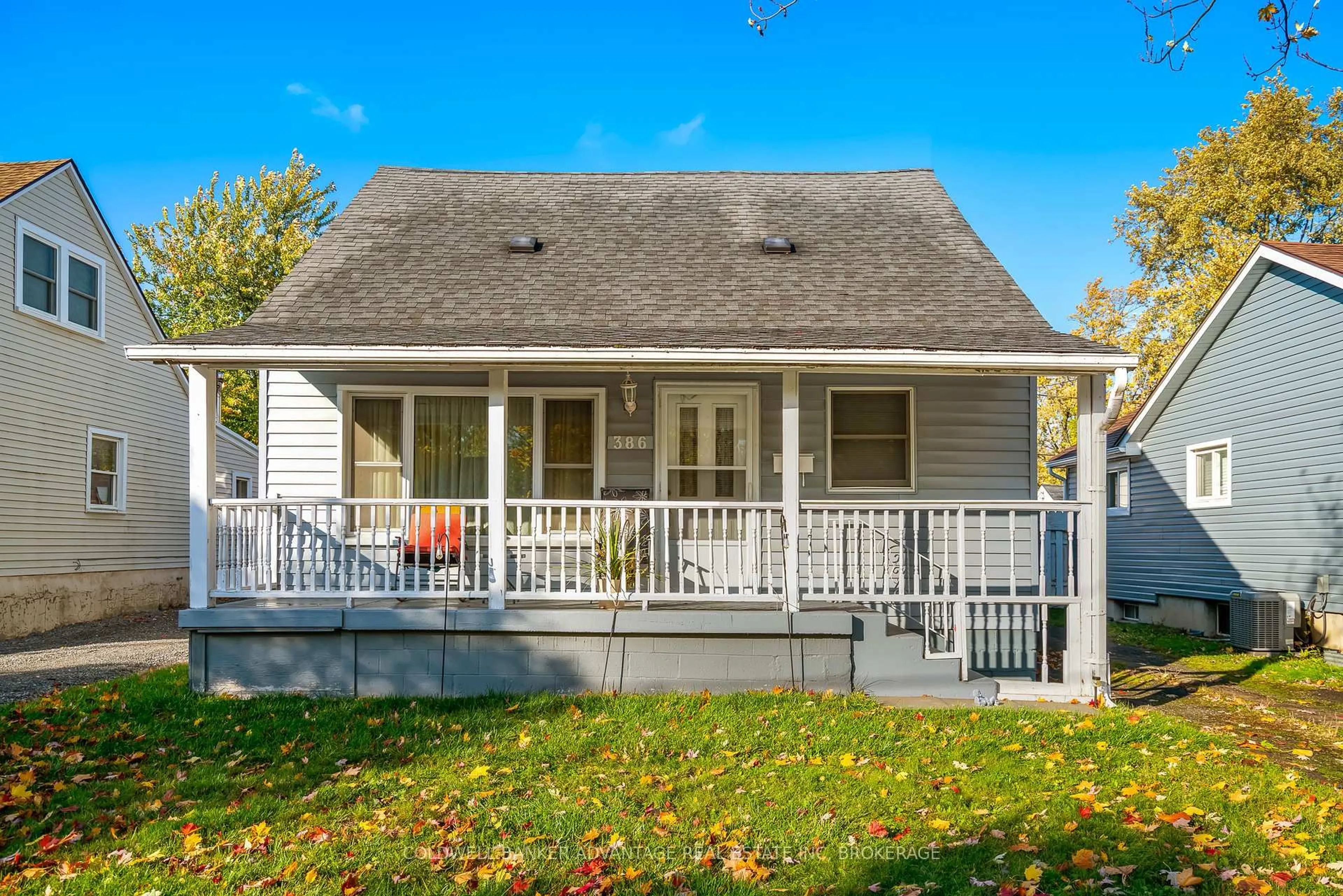 Home with vinyl exterior material, street for 386 Simpson Ave, Welland Ontario L3B 4Z2