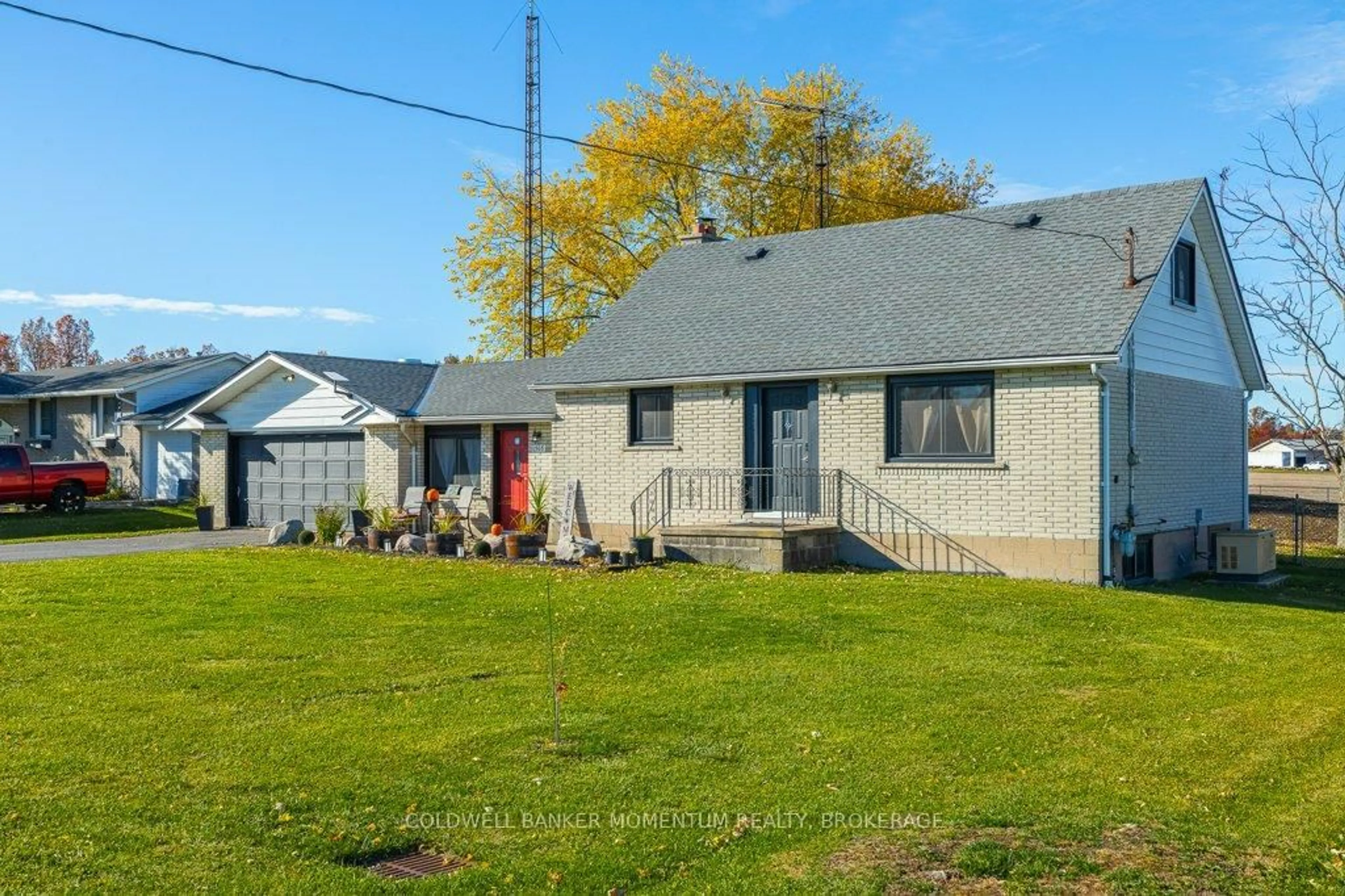 A pic from outside/outdoor area/front of a property/back of a property/a pic from drone, street for 1505 Stevensville Rd, Fort Erie Ontario L0S 1S0