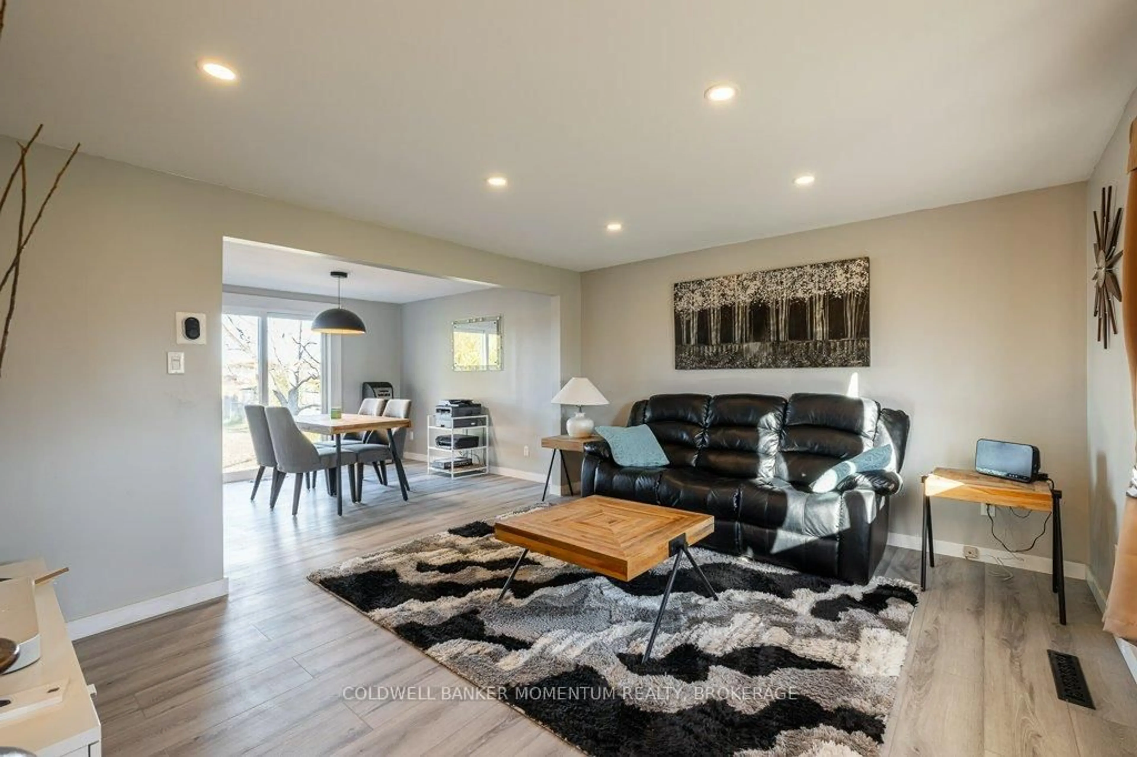 Living room with furniture, unknown for 1505 Stevensville Rd, Fort Erie Ontario L0S 1S0