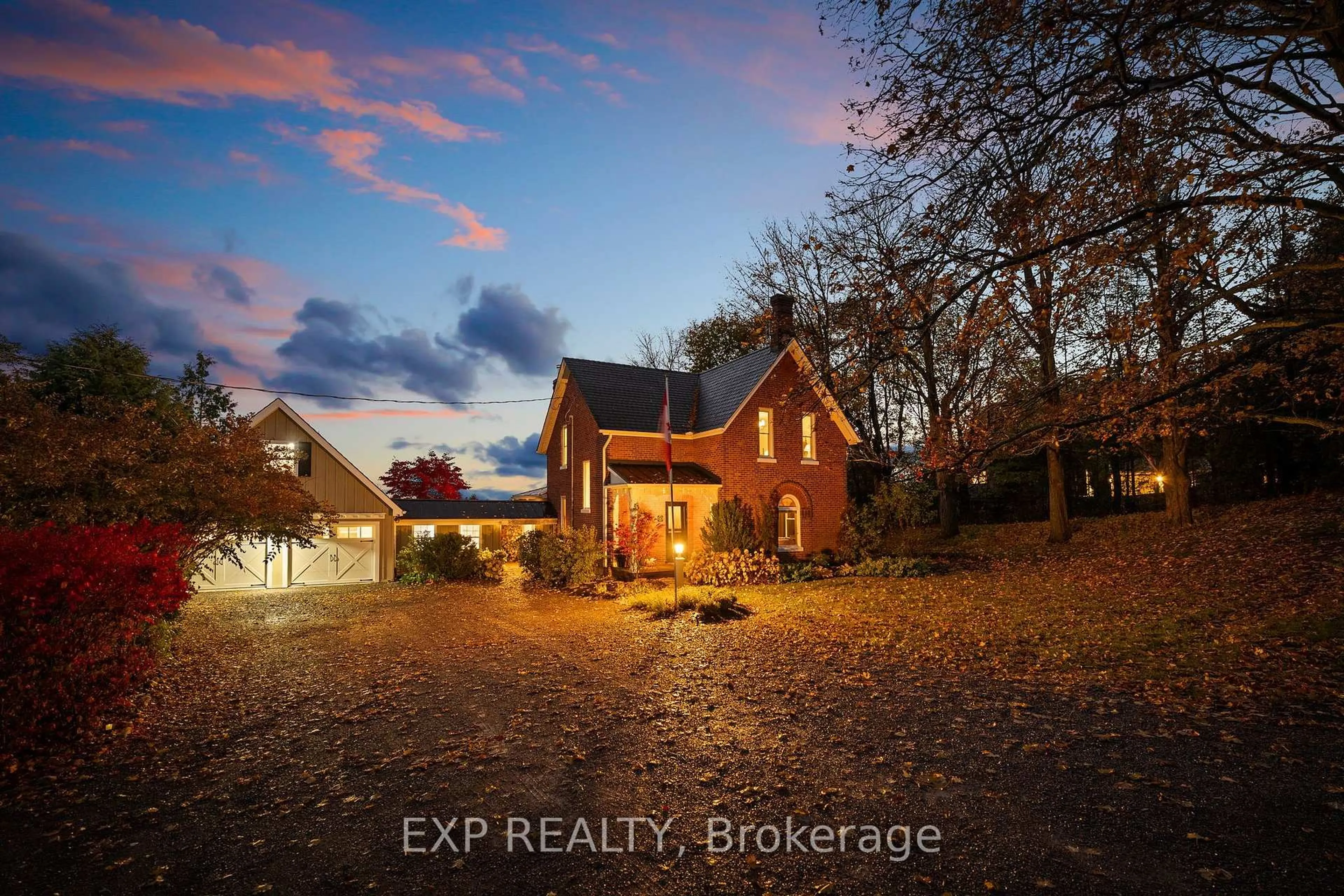 A pic from outside/outdoor area/front of a property/back of a property/a pic from drone, building for 7823 Bickle Hill Rd, Hamilton Township Ontario K9A 4J7