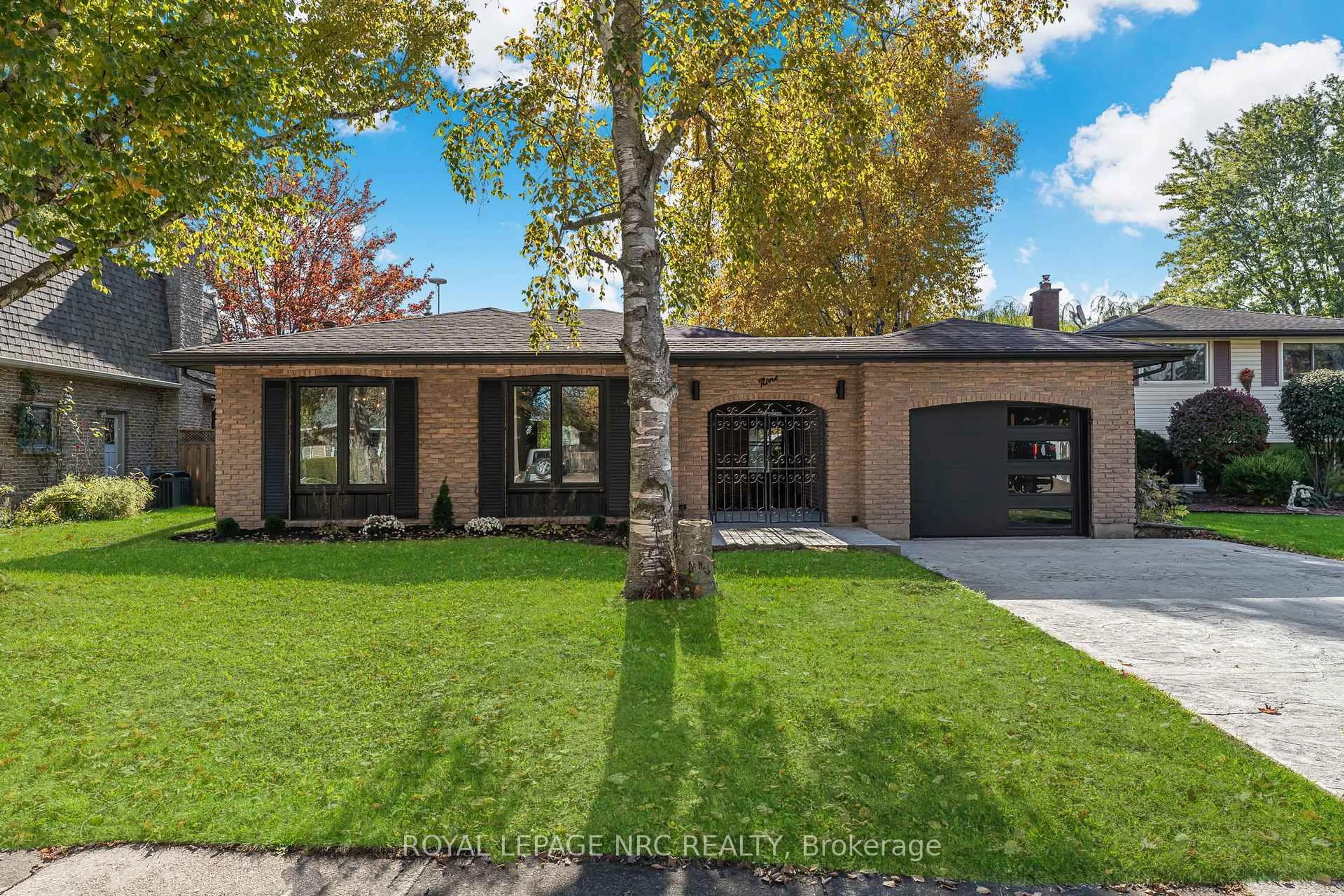 Home with brick exterior material, street for 9 Windermere Crt, Welland Ontario L3C 5V4