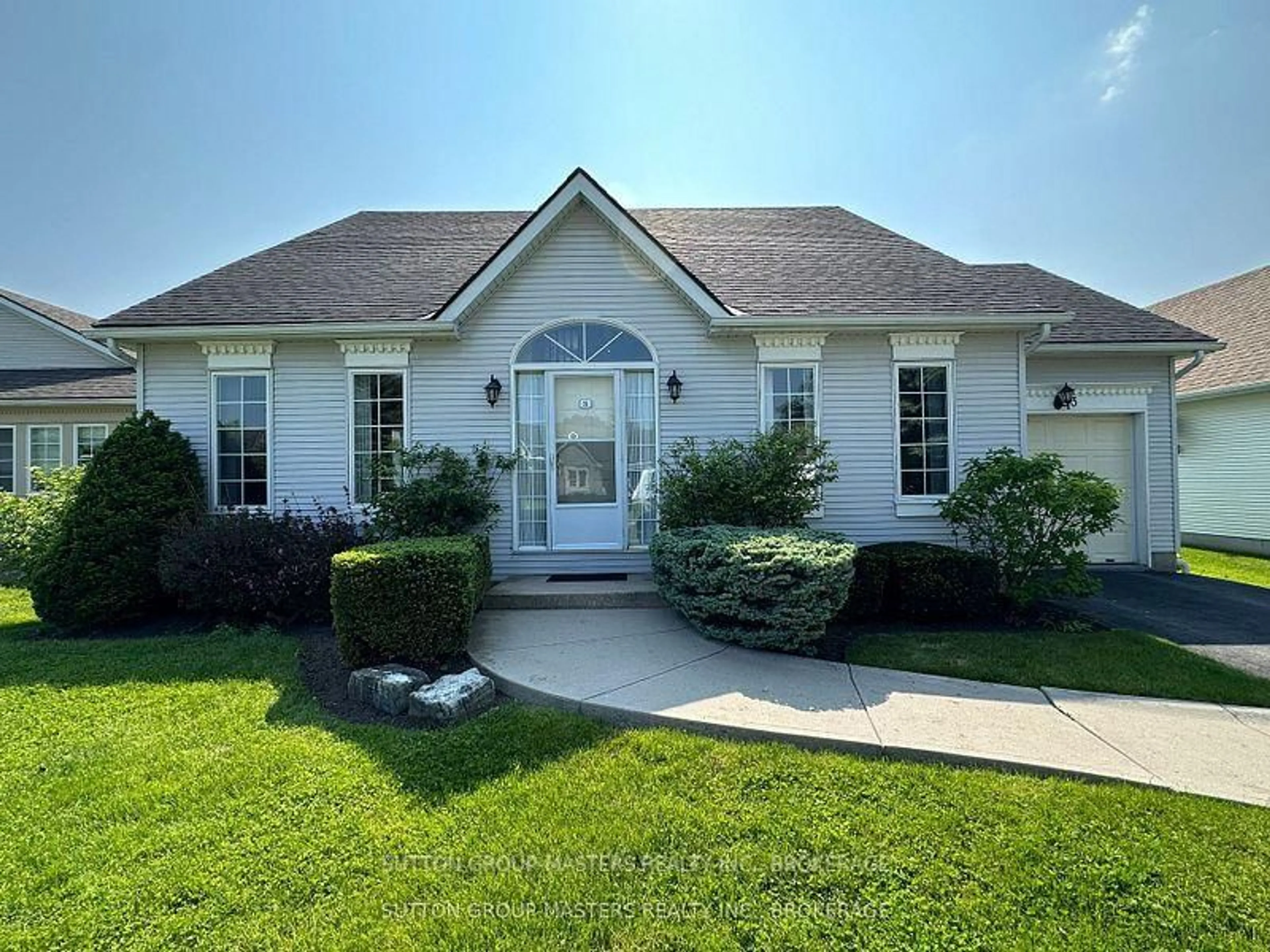 Home with vinyl exterior material, street for 3 Empire Crt, Bath Ontario K0H 1G0