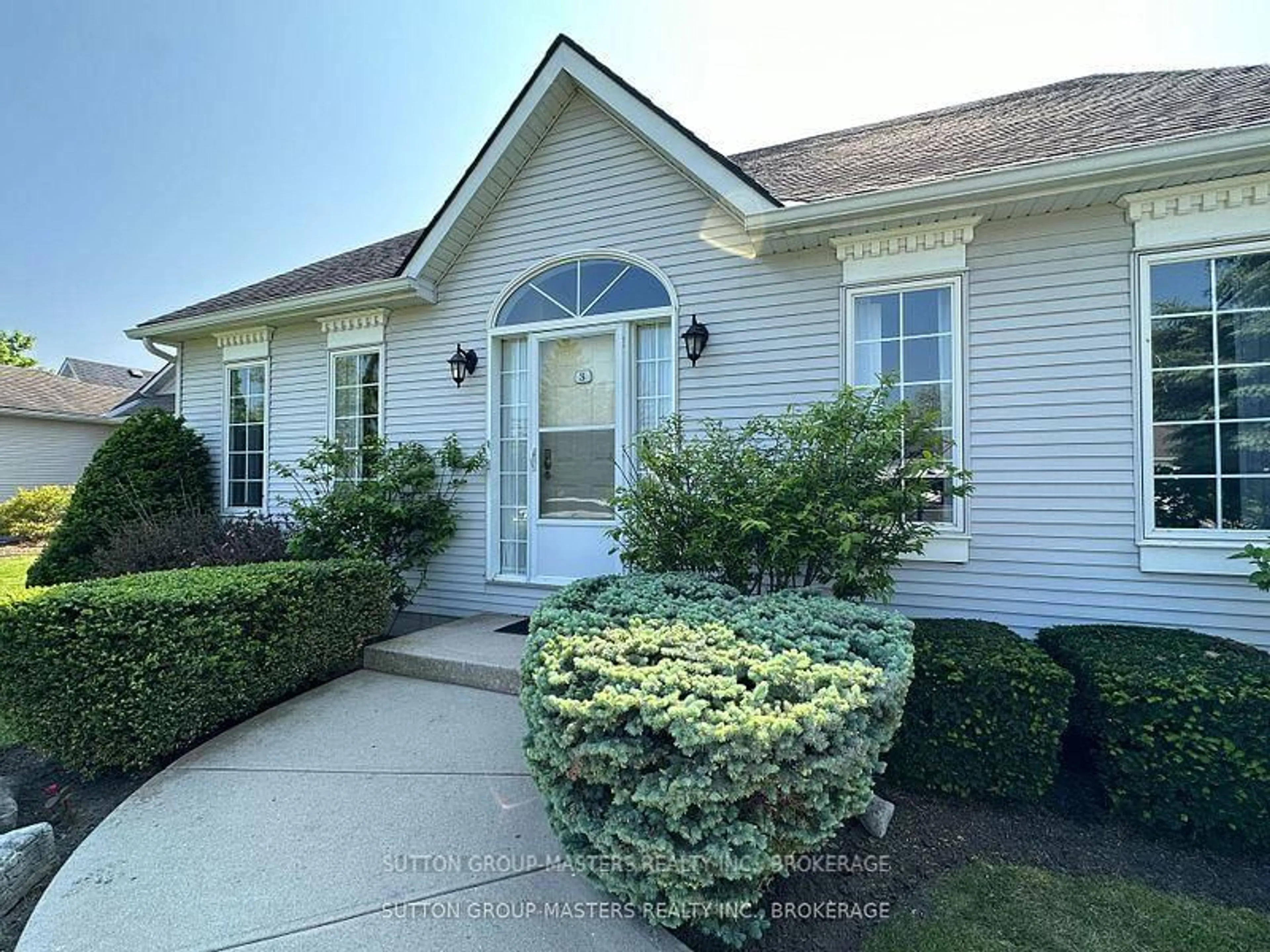 Home with vinyl exterior material, street for 3 Empire Crt, Bath Ontario K0H 1G0