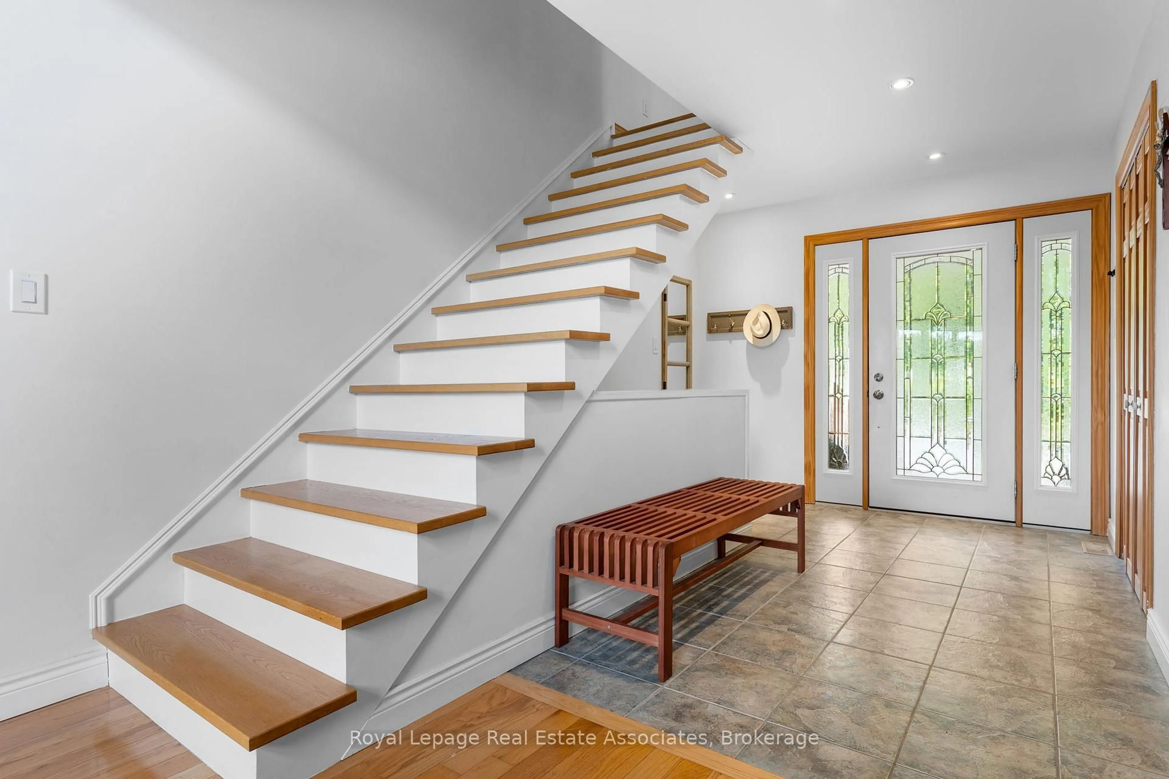 Stairs for 58 Niagara Rd, Nipissing Ontario P0H 1W0