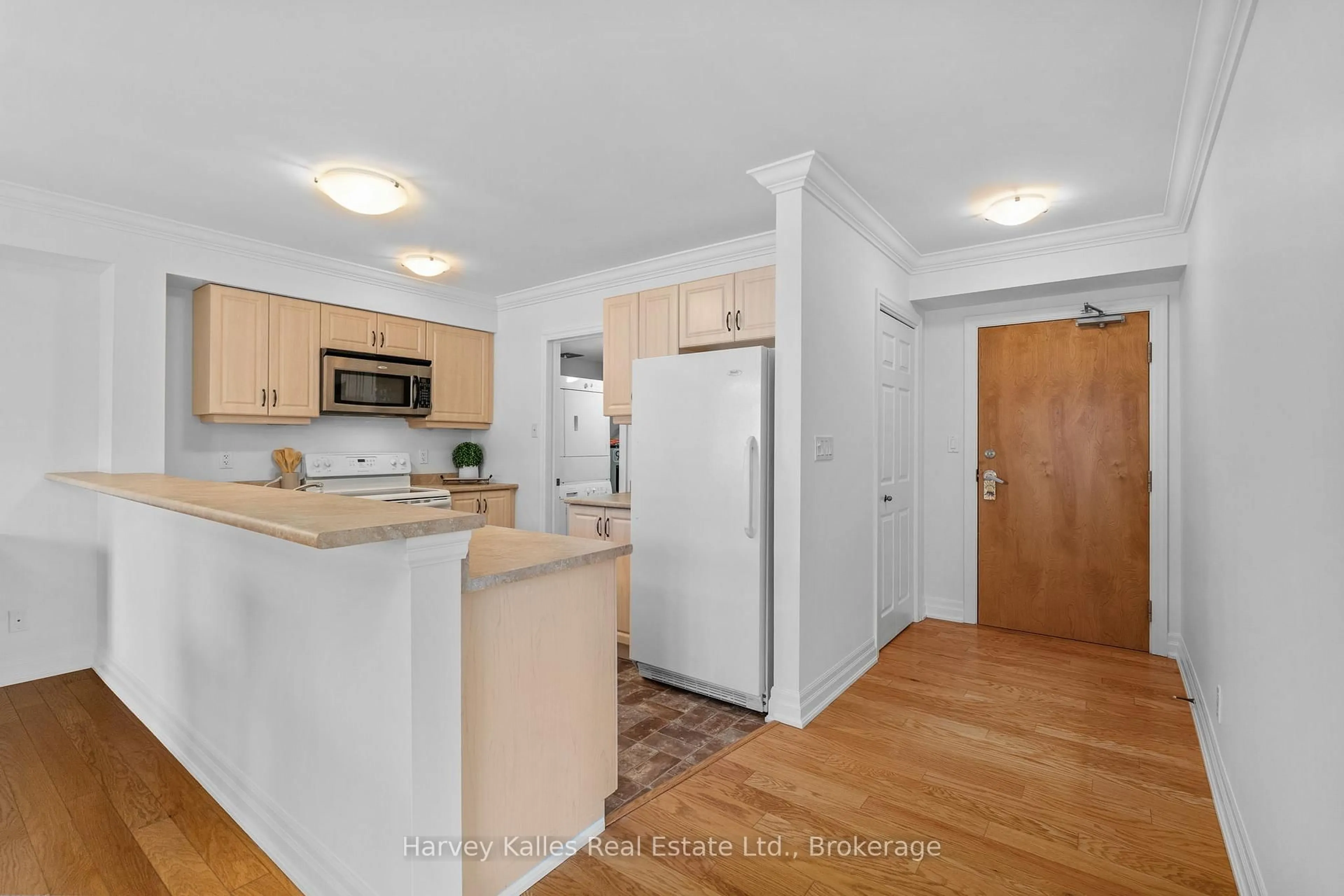 Standard kitchen, unknown for 26 Dairy Lane #205, Huntsville Ontario P1H 0A4