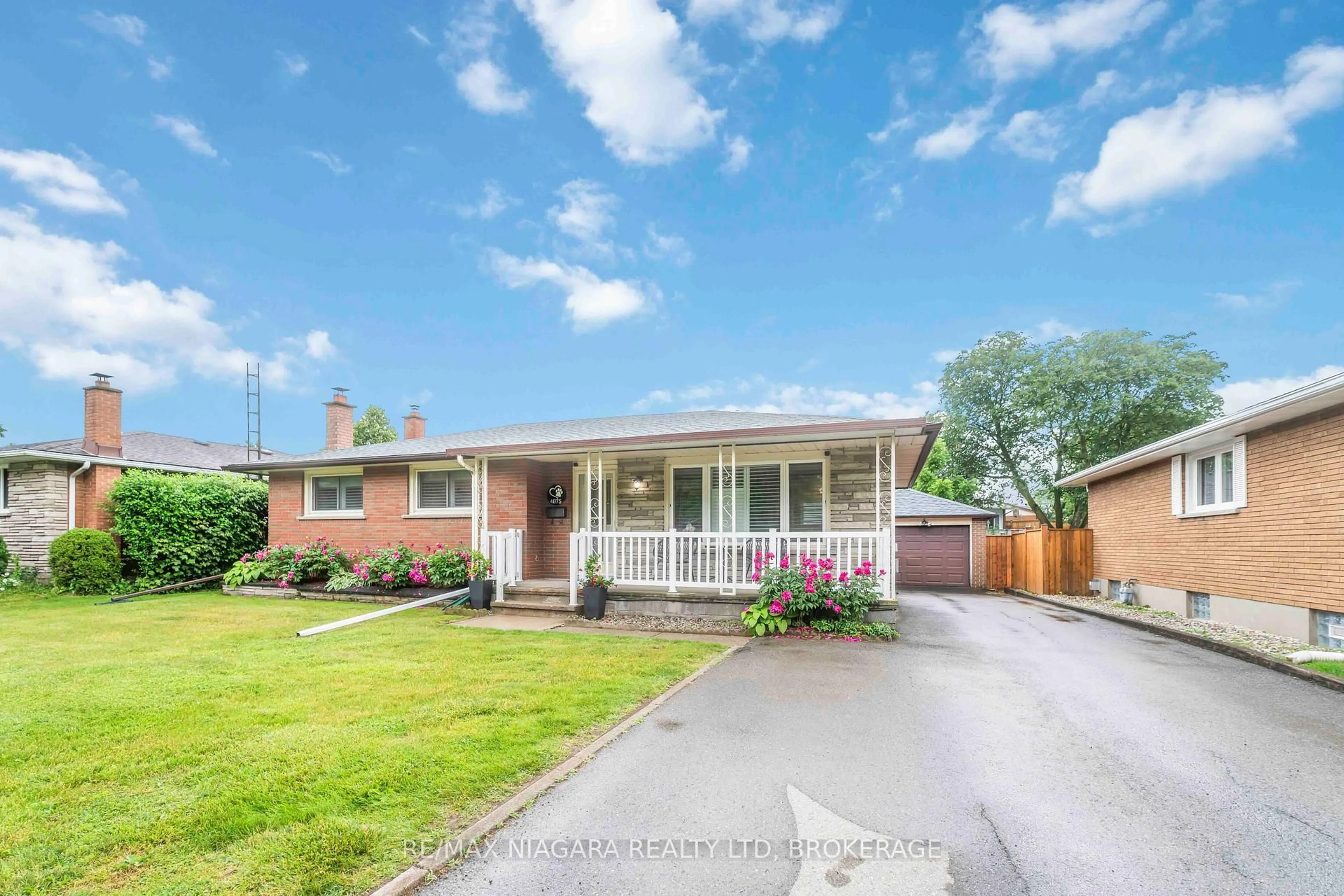 Home with brick exterior material, street for 4075 Pettit Ave, Niagara Falls Ontario L2E 6K4