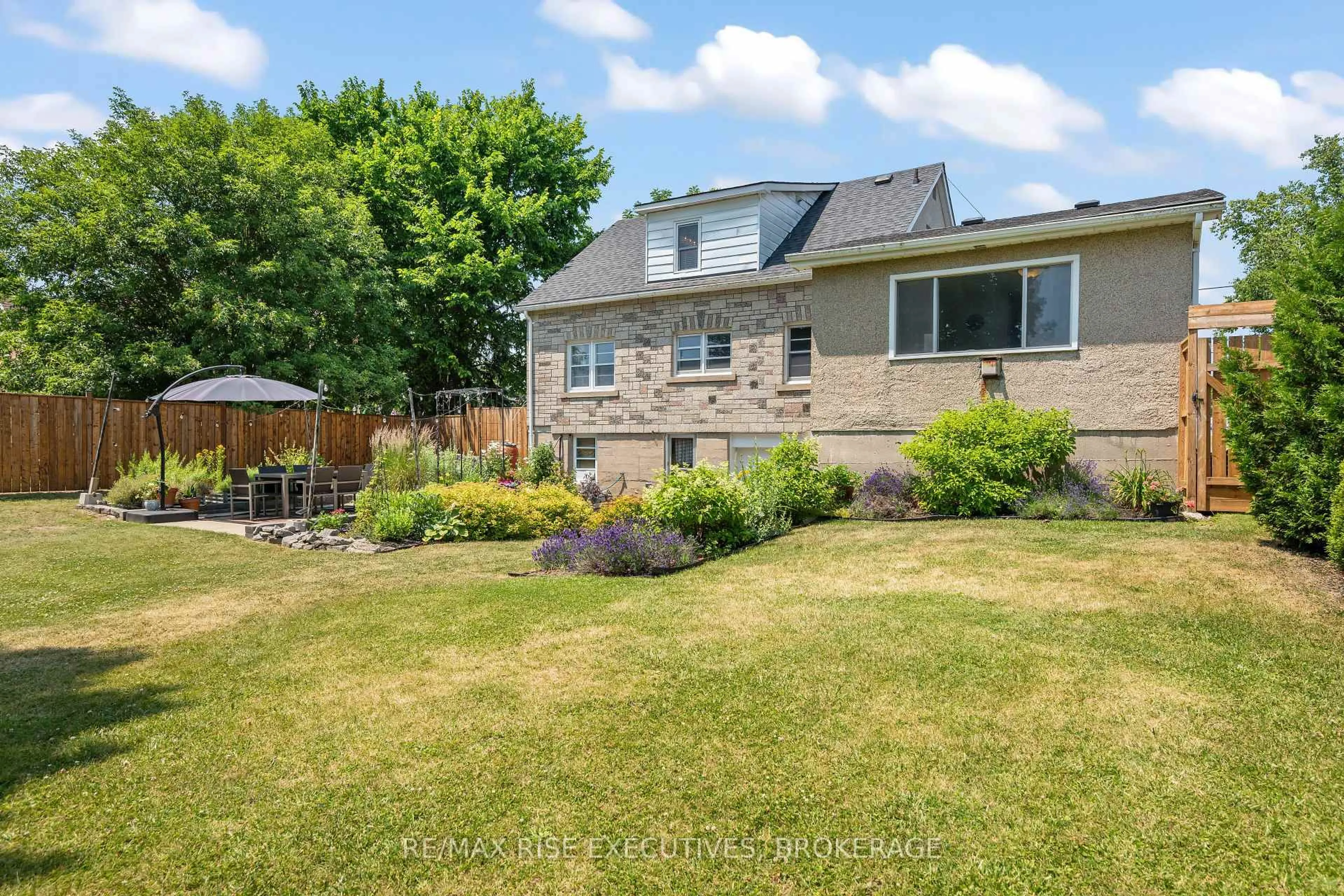 A pic from outside/outdoor area/front of a property/back of a property/a pic from drone, unknown for 320 Dundas St, Greater Napanee Ontario K7R 2B4