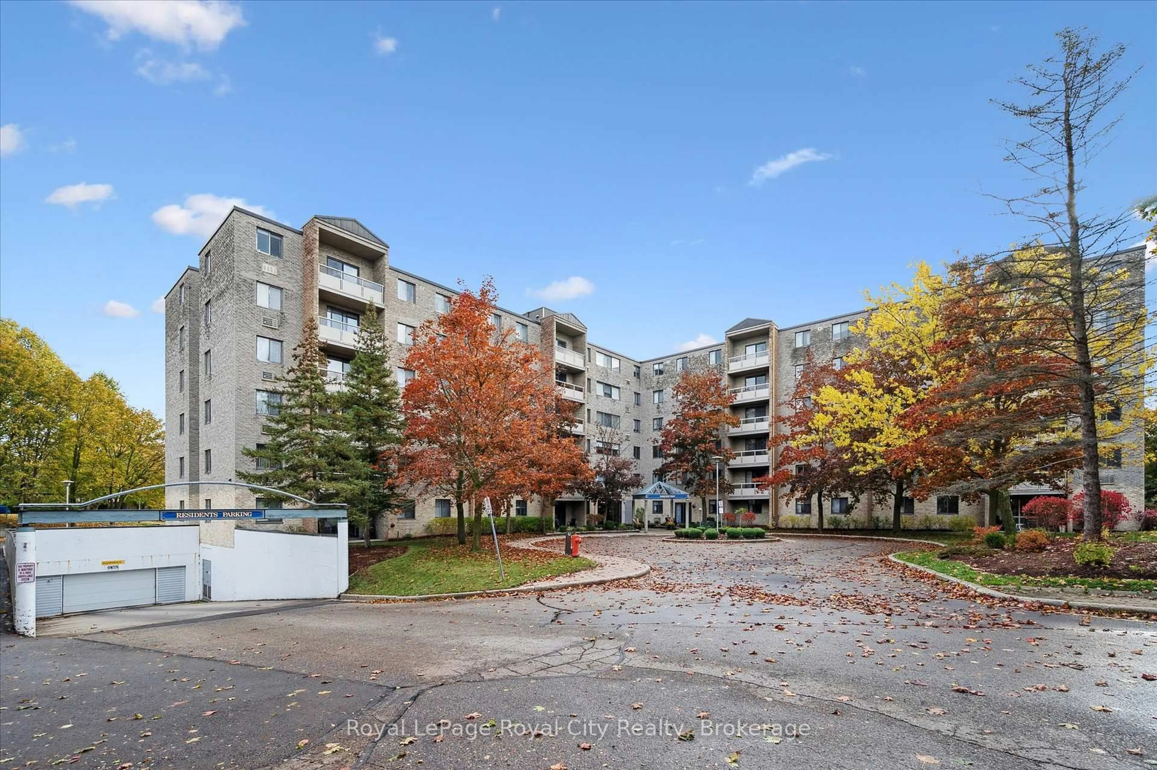 Patio, street for 93 Westwood Rd #403, Guelph Ontario N1H 7J7