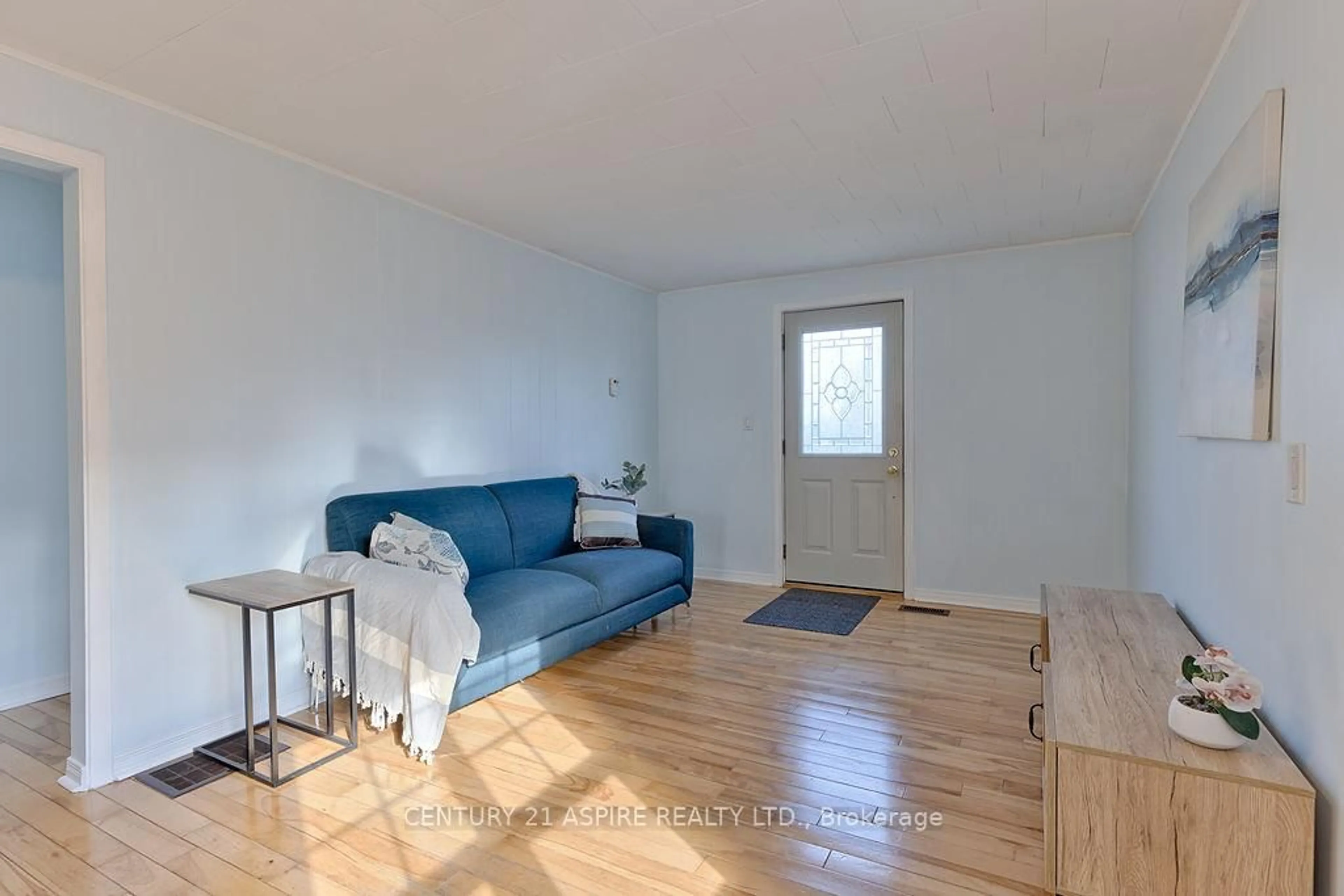 A pic of a room for 208 Golf Course Rd, Laurentian Valley Ontario K8A 7B3