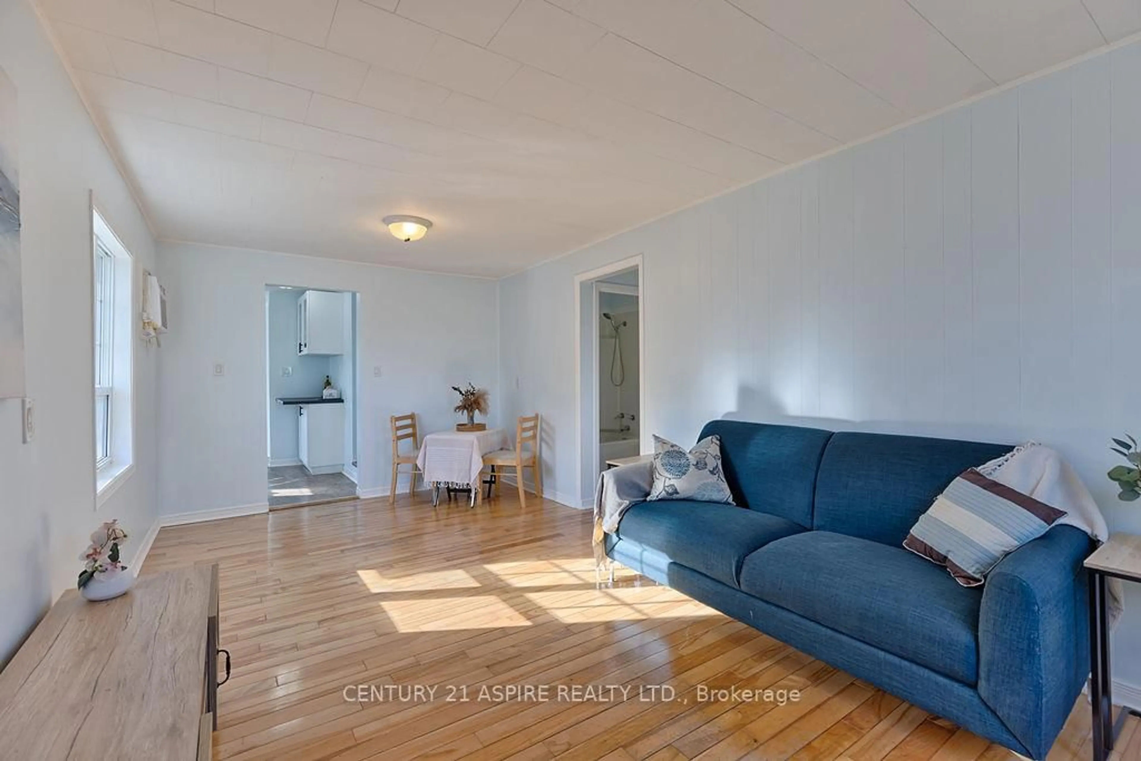 Living room with furniture, unknown for 208 Golf Course Rd, Laurentian Valley Ontario K8A 7B3