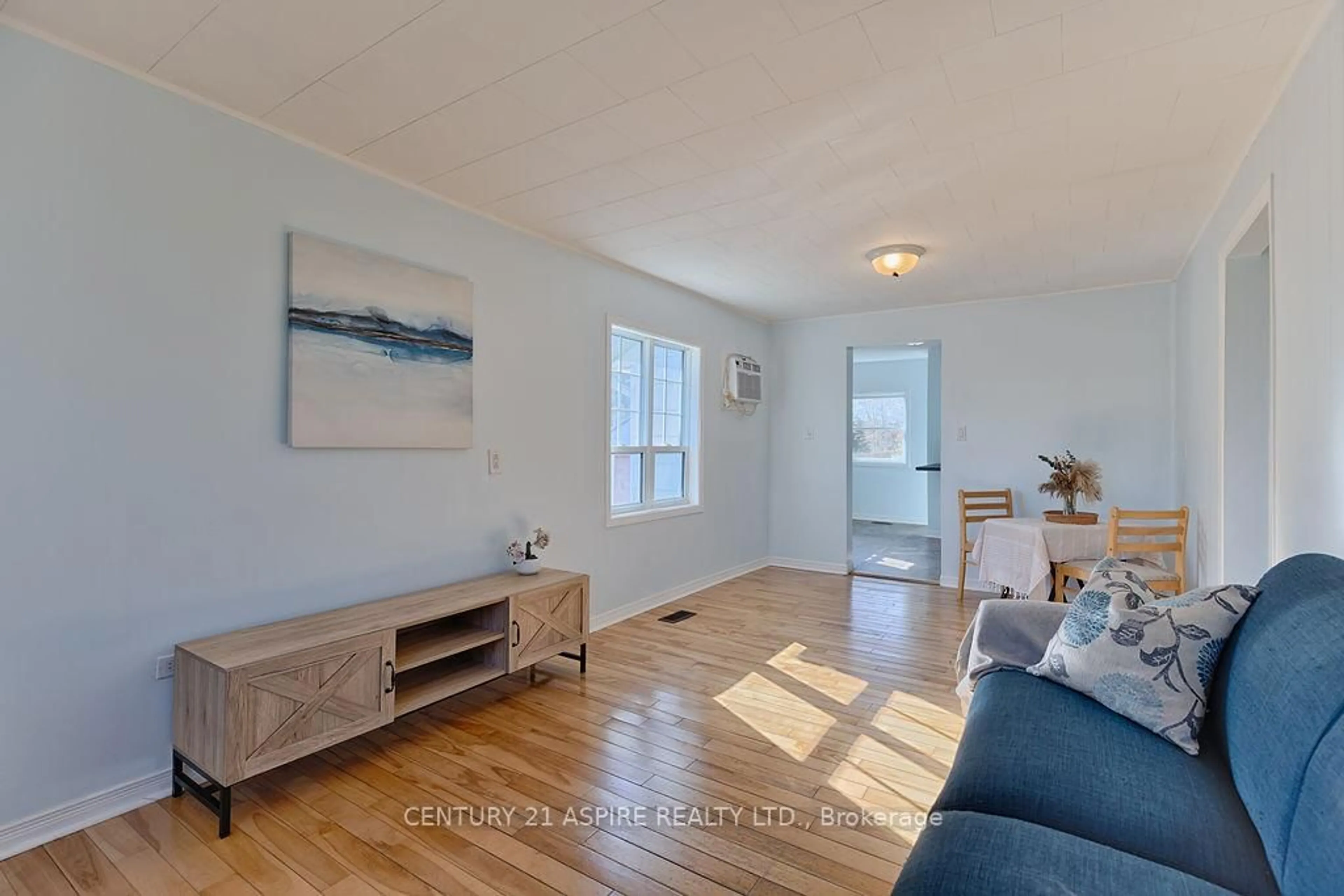 Living room with furniture, wood/laminate floor for 208 Golf Course Rd, Laurentian Valley Ontario K8A 7B3