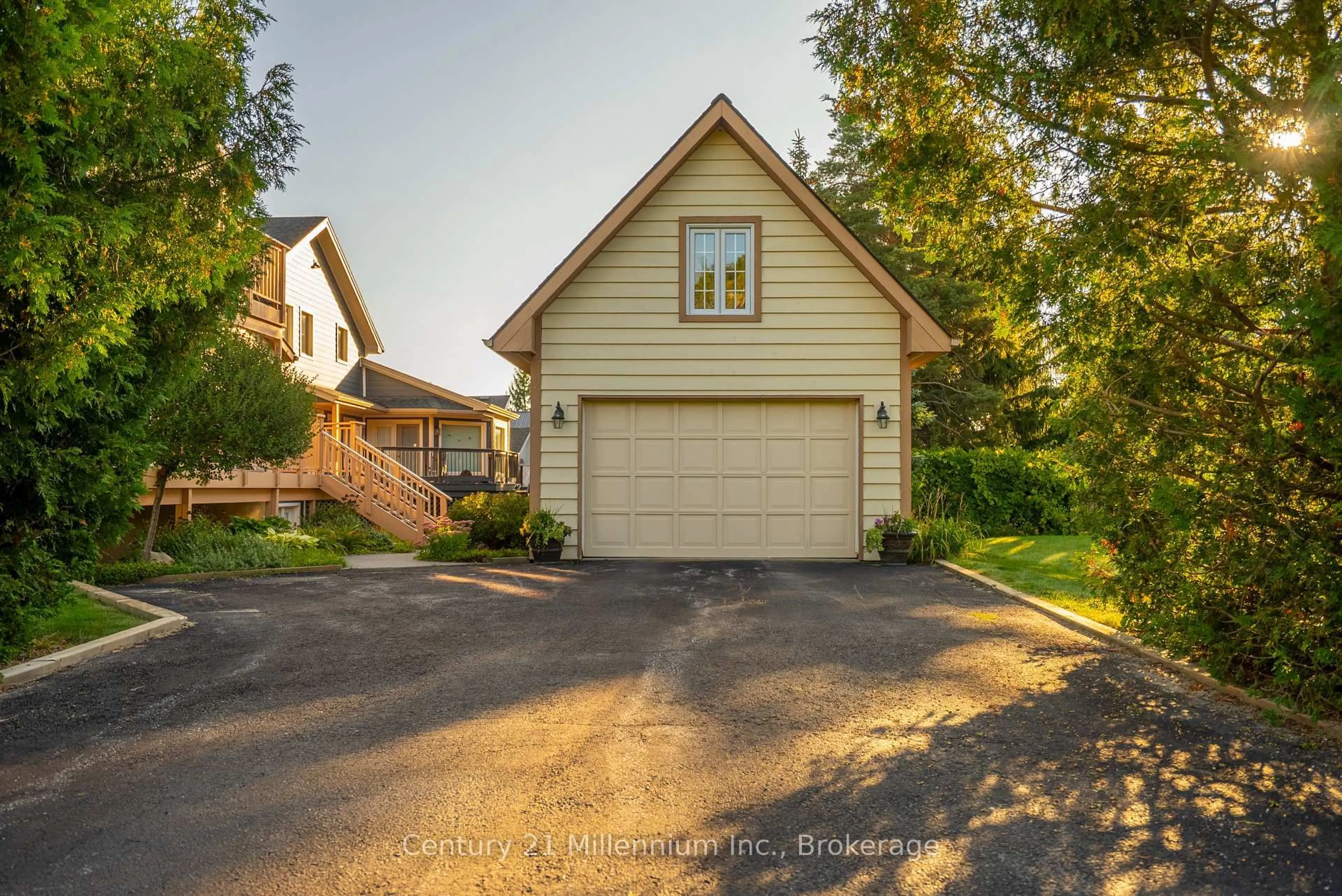 Unknown for 130 Pioneer Lane, Blue Mountains Ontario L9Y 0M7