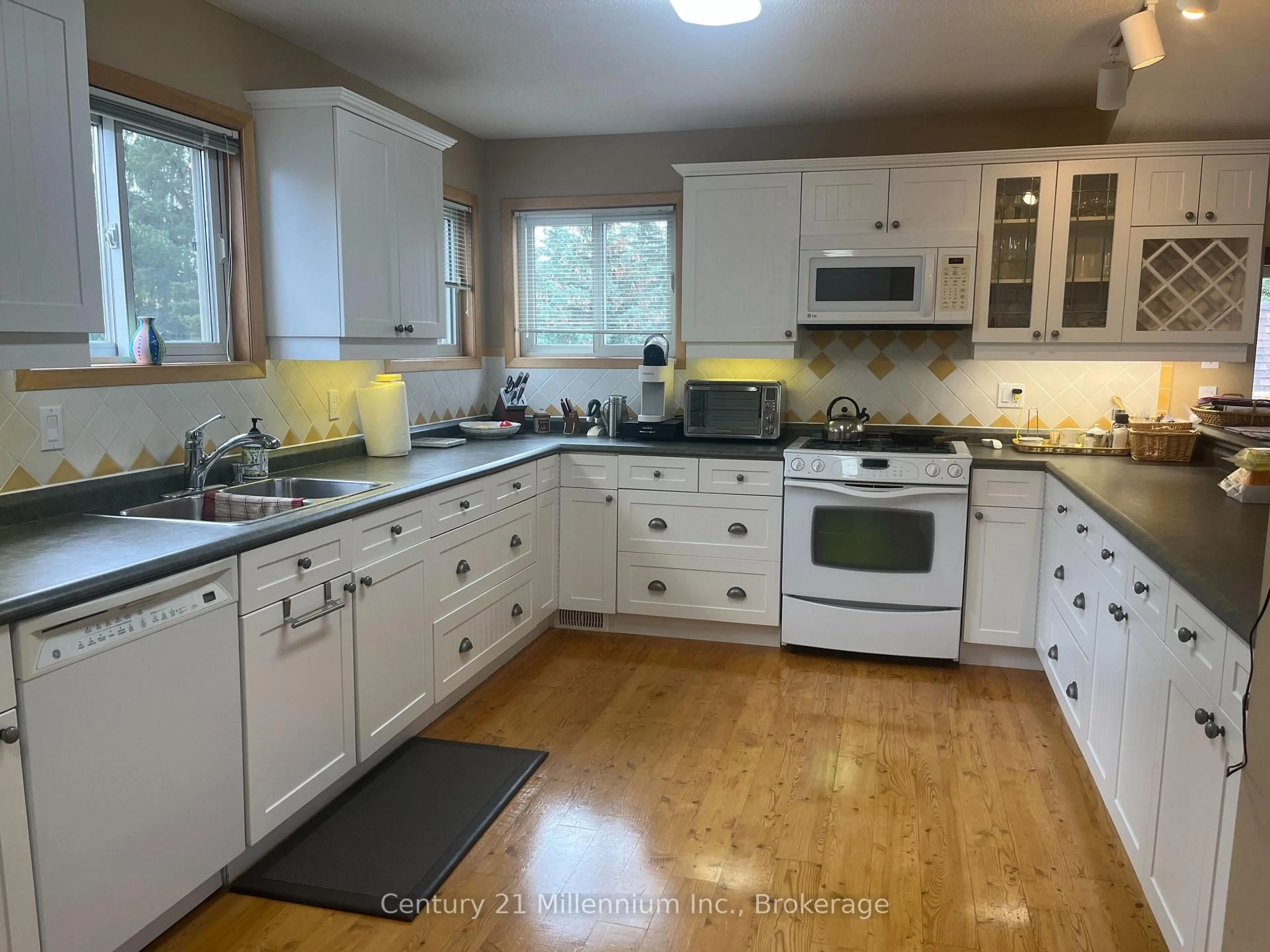 Unknown for 130 Pioneer Lane, Blue Mountains Ontario L9Y 0M7