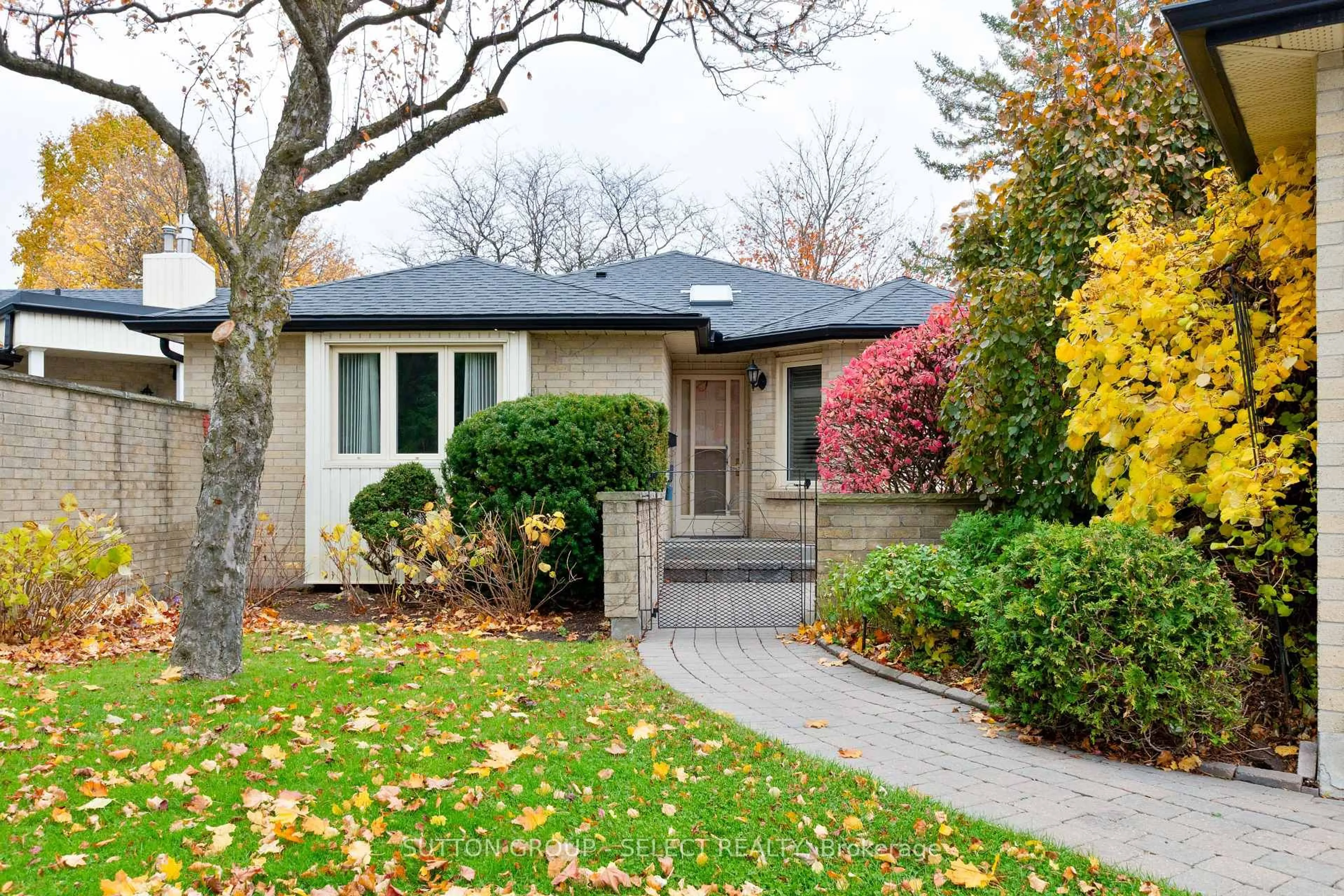 Home with vinyl exterior material, street for 163 Pine Valley Dr #28, London South Ontario N6J 4R4