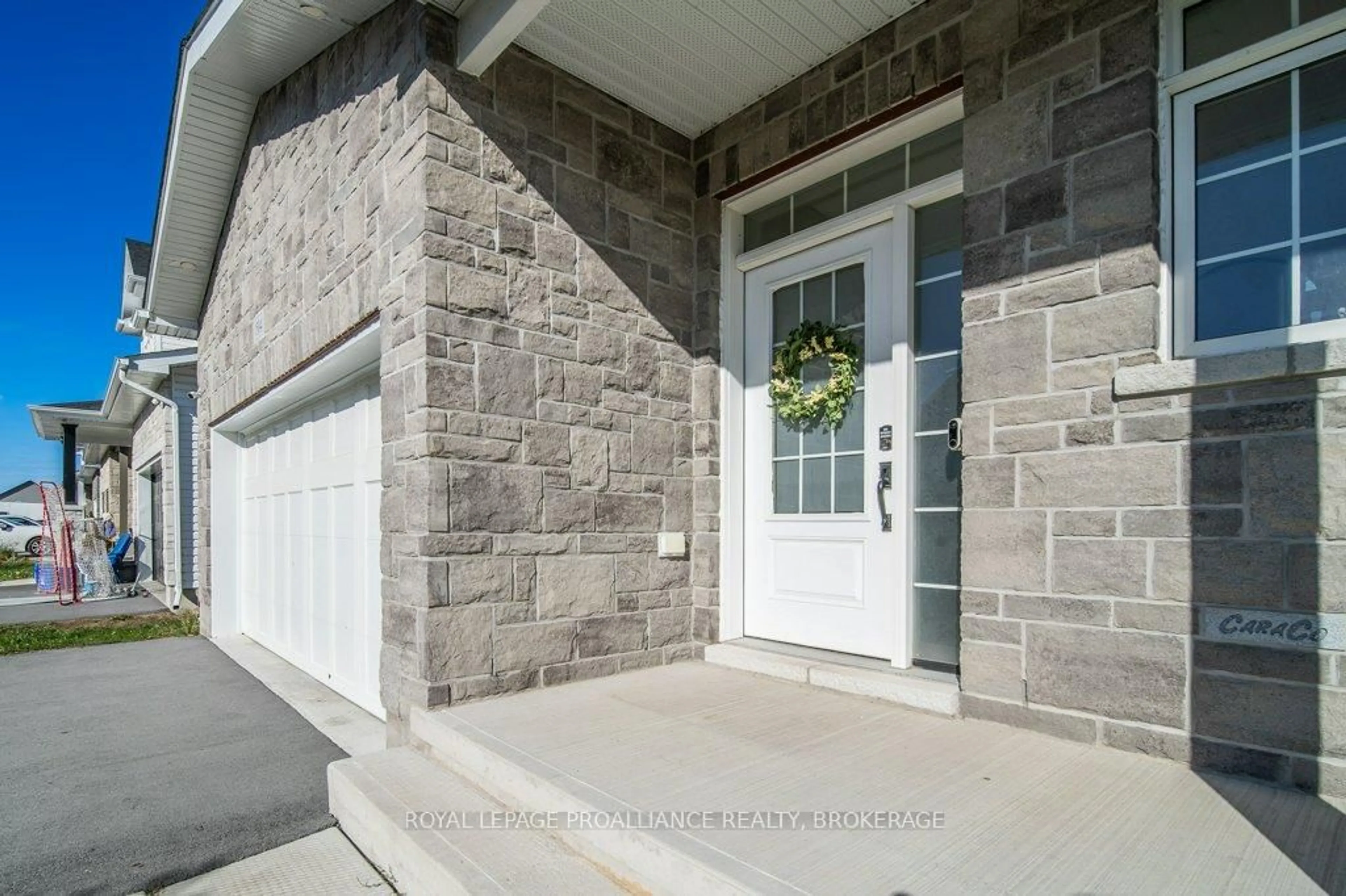Indoor entryway for 1504 Shira Dr, Kingston Ontario K7P 0S3