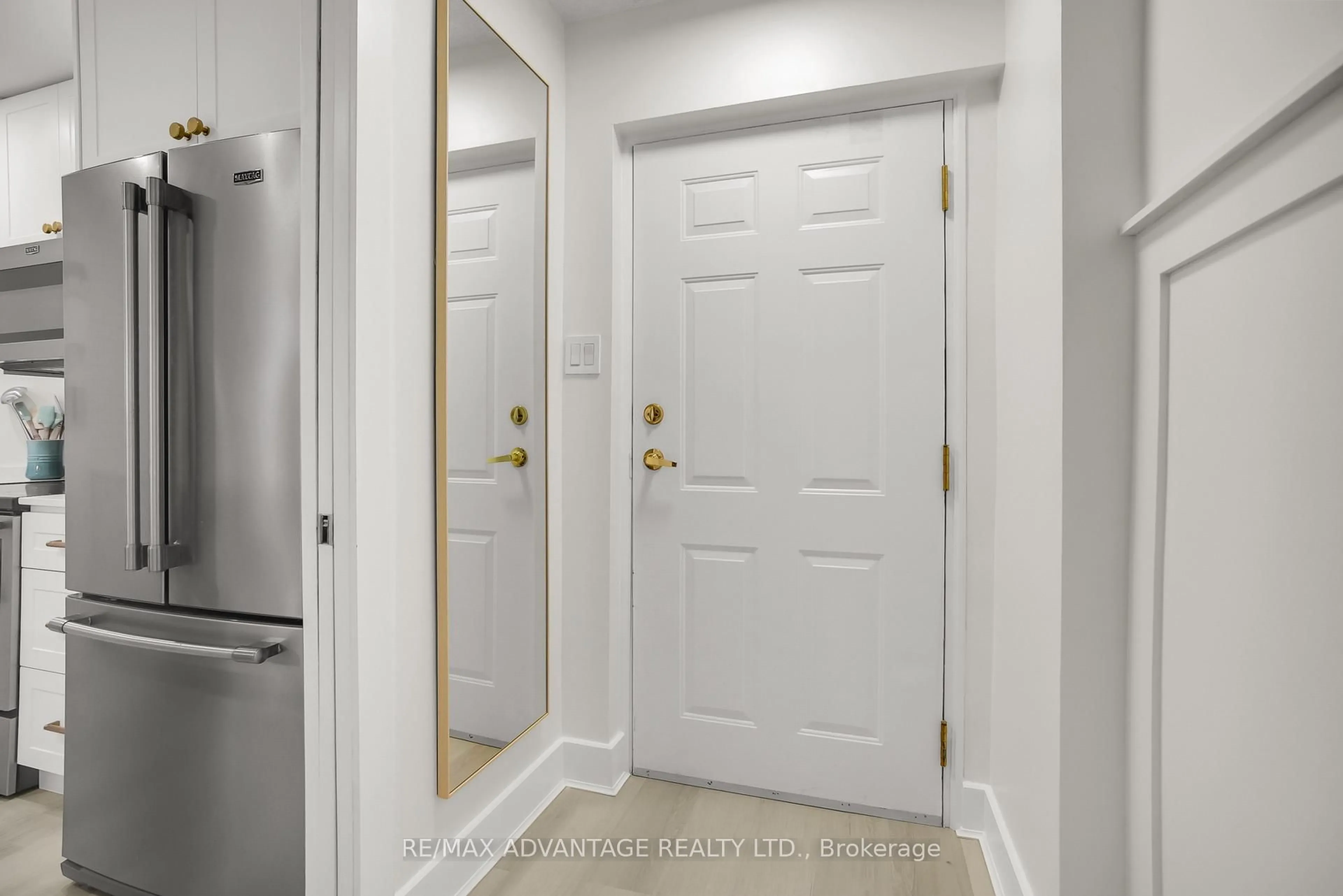 Indoor entryway for 460 Wellington St #408, London East Ontario N6A 3P8