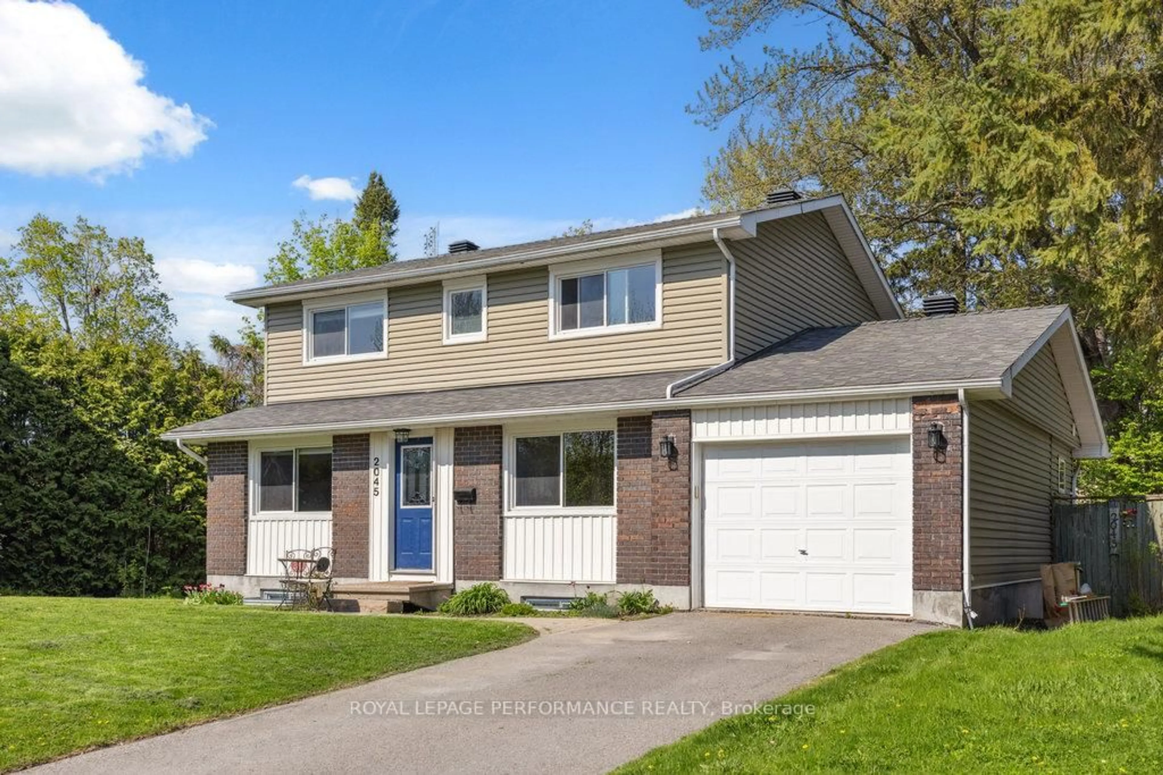 Home with vinyl exterior material, street for 2045 Deerhurst Crt, Ottawa Ontario K1J 8H2