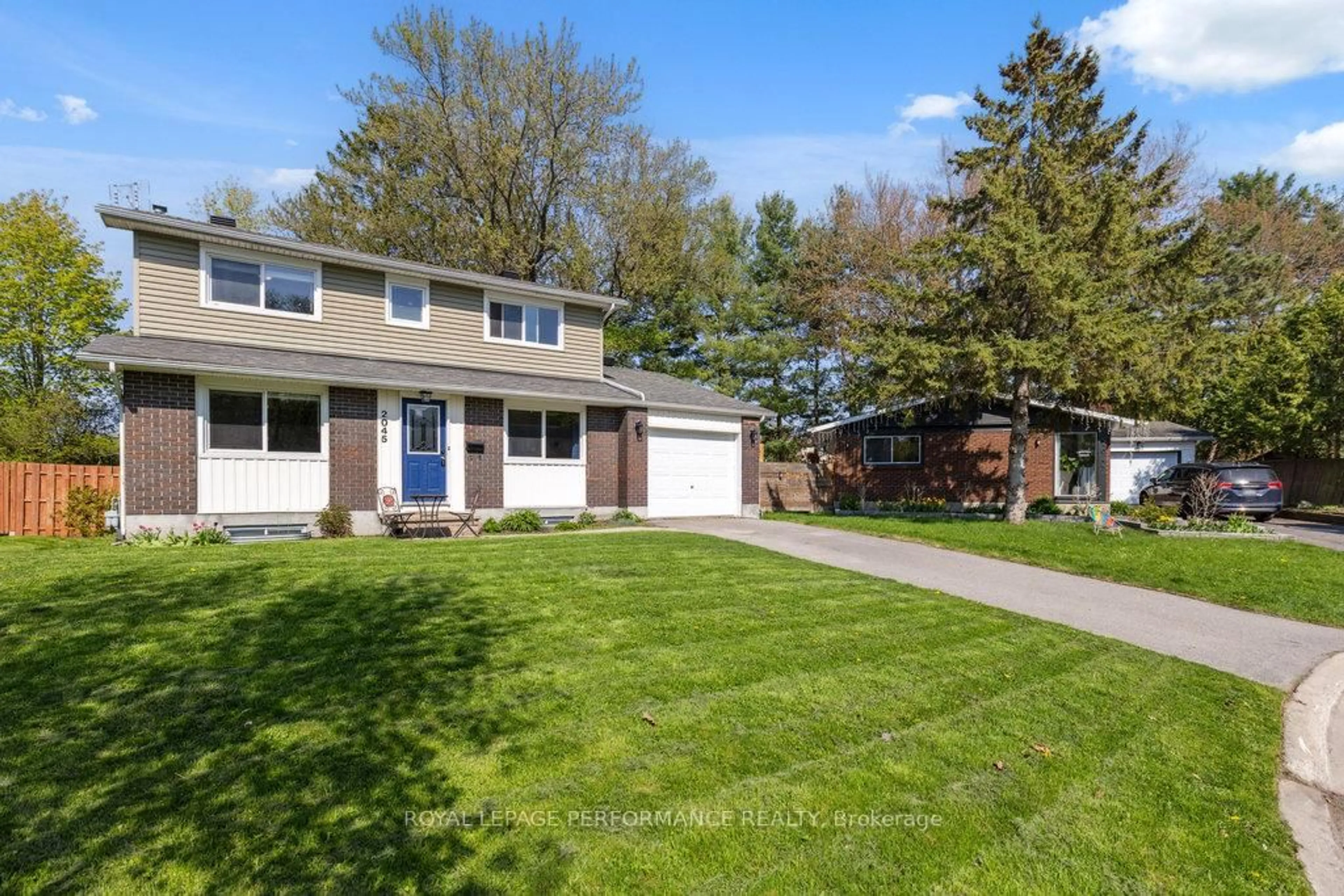 Home with vinyl exterior material, street for 2045 Deerhurst Crt, Ottawa Ontario K1J 8H2