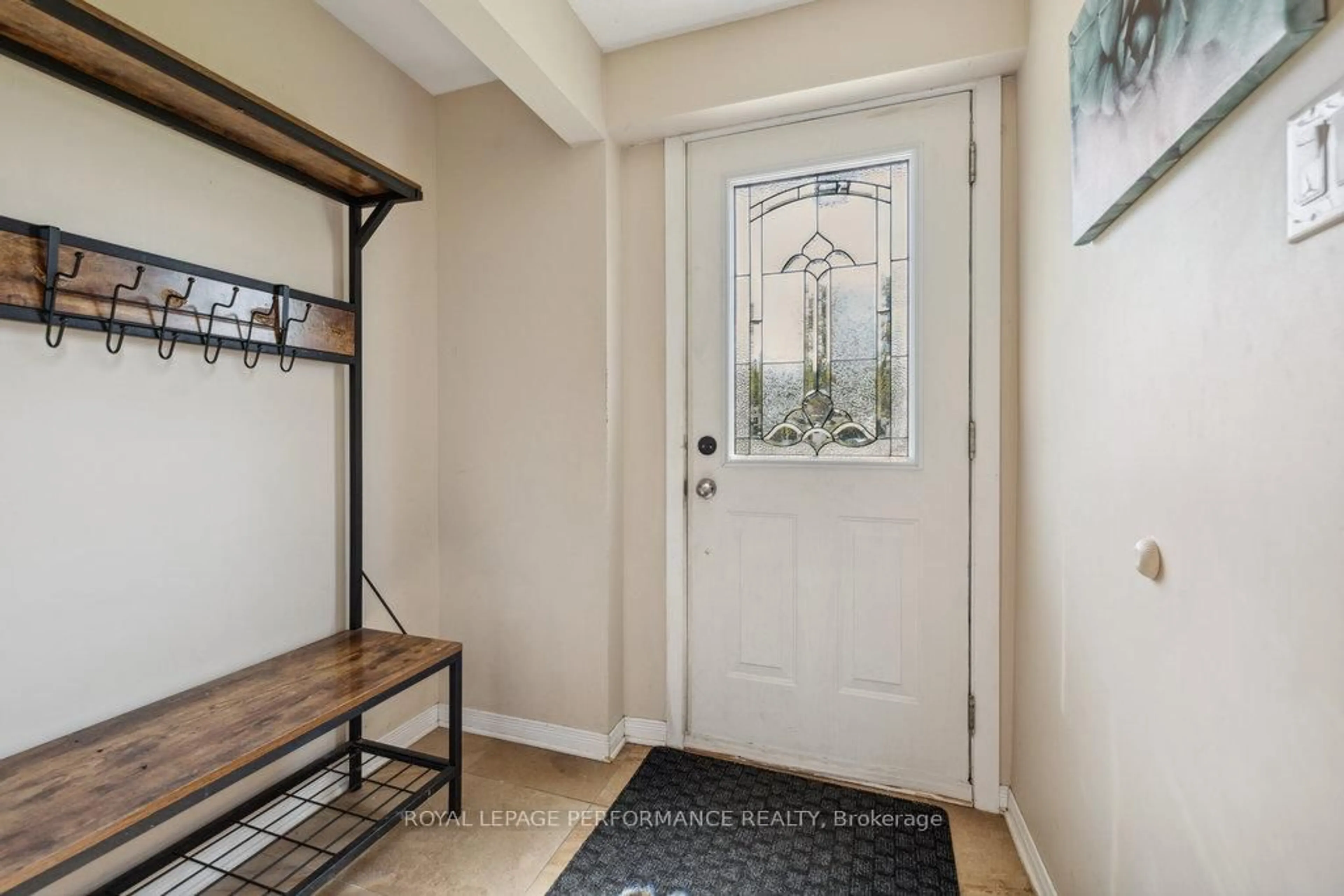 Indoor entryway for 2045 Deerhurst Crt, Ottawa Ontario K1J 8H2